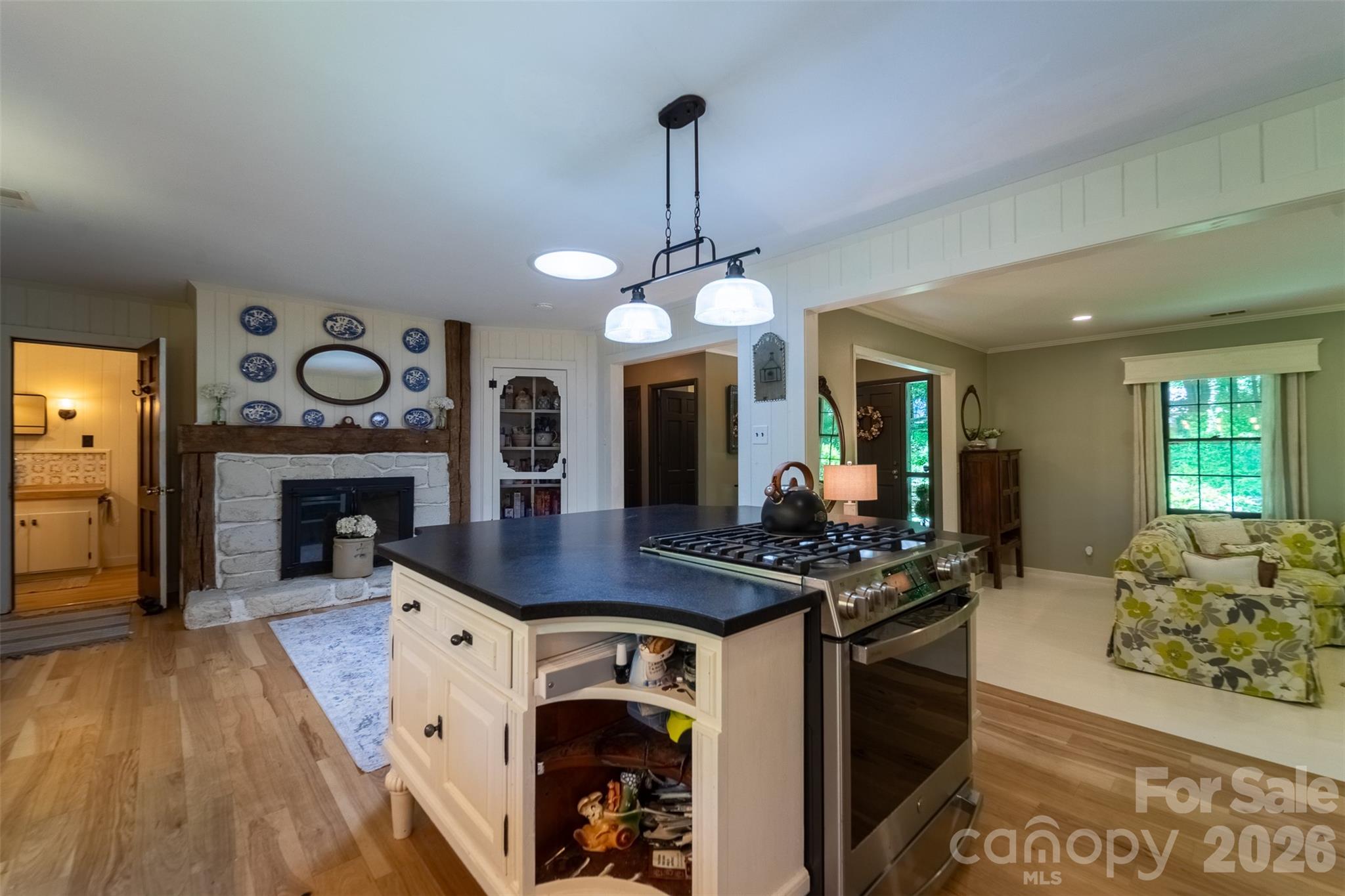 77 Oakwood Lane