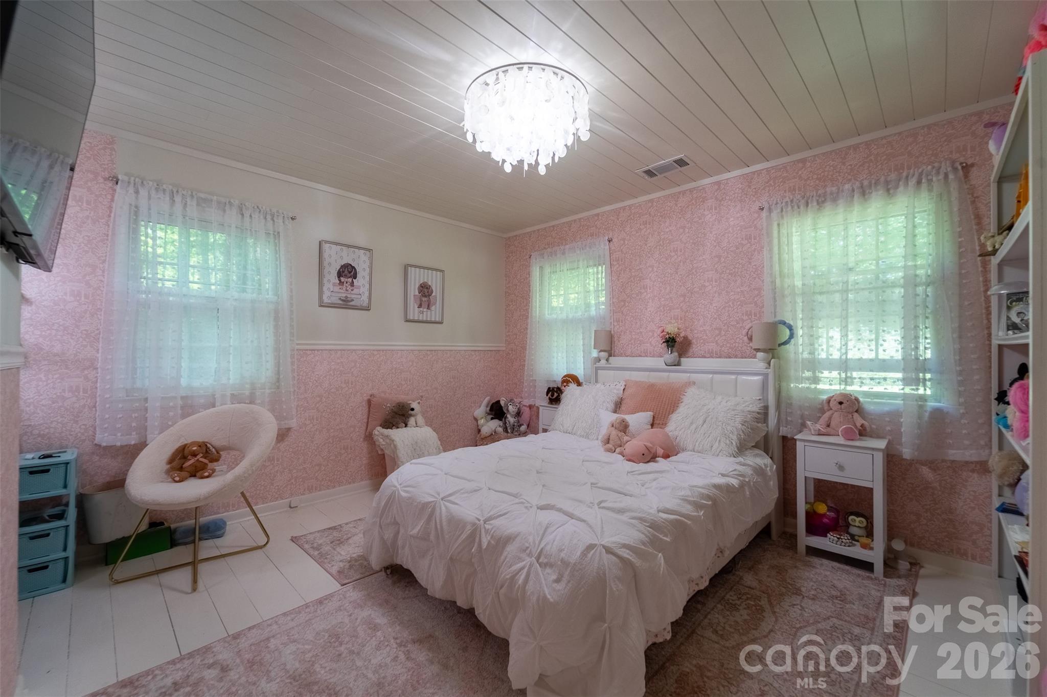 77 Oakwood Lane
