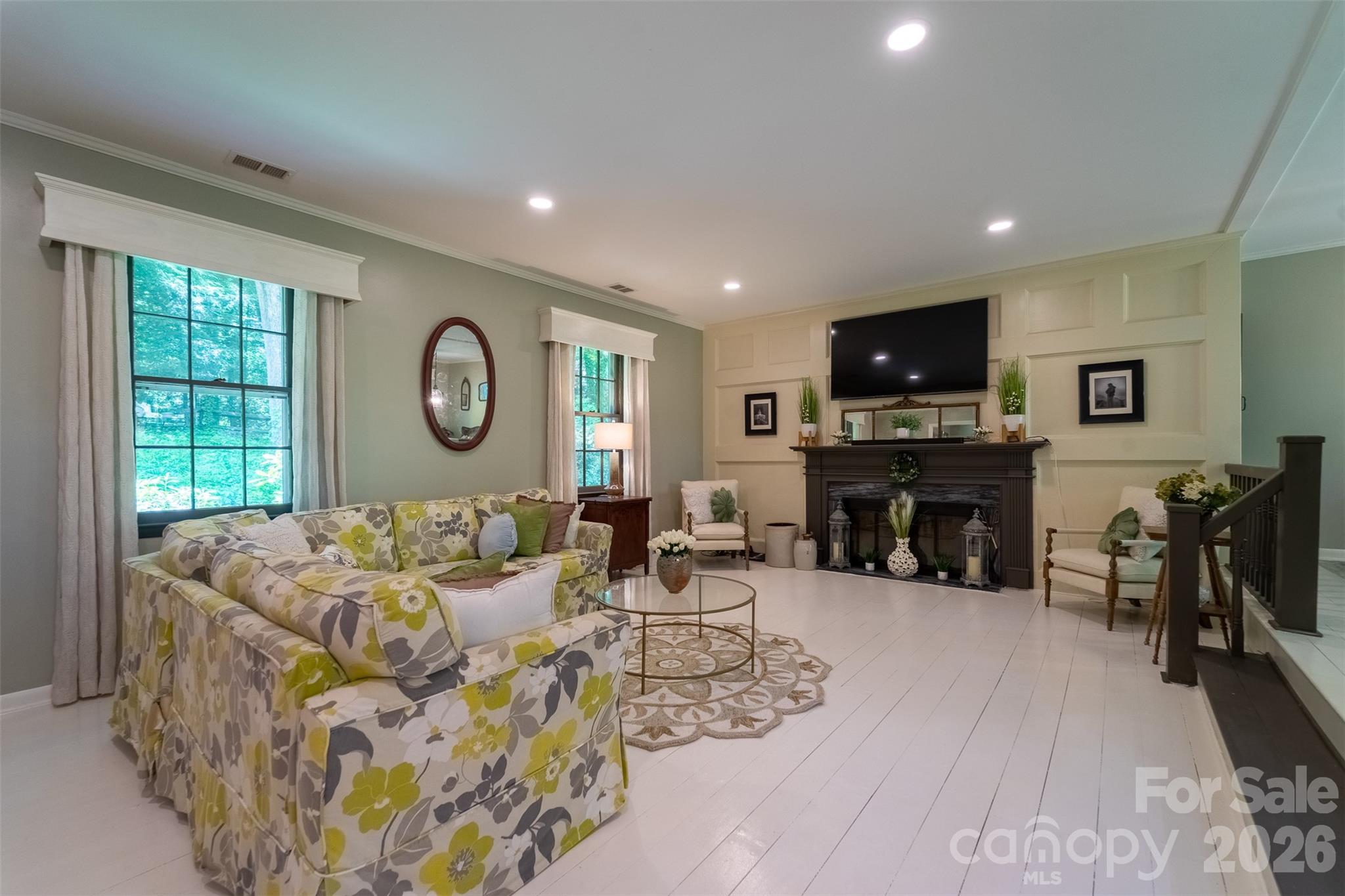 77 Oakwood Lane