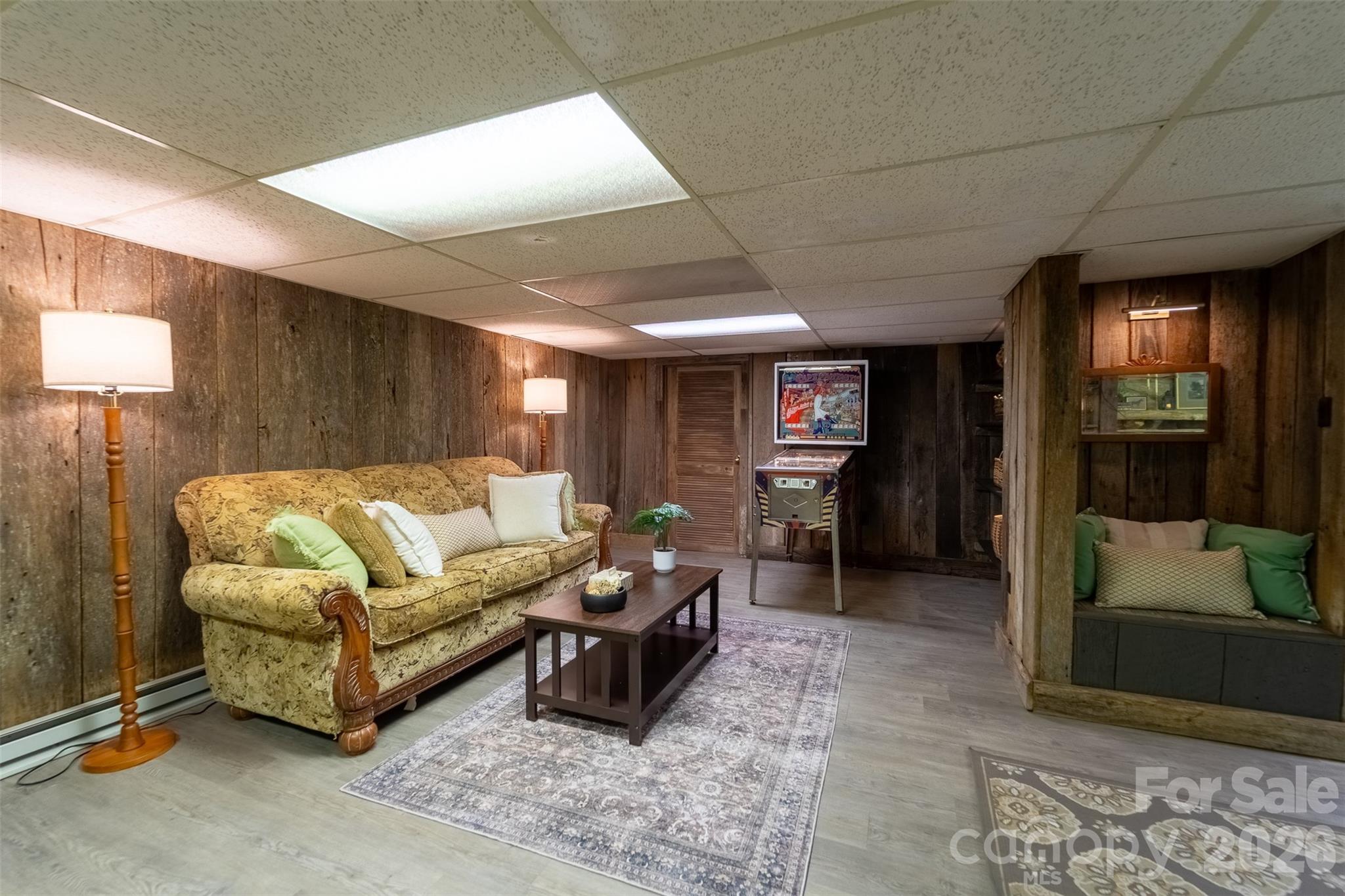 77 Oakwood Lane