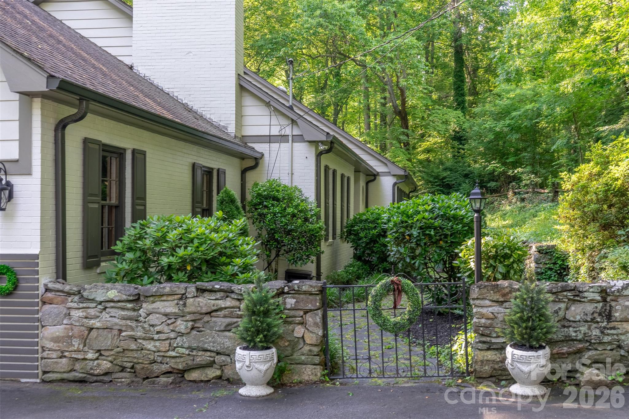 77 Oakwood Lane
