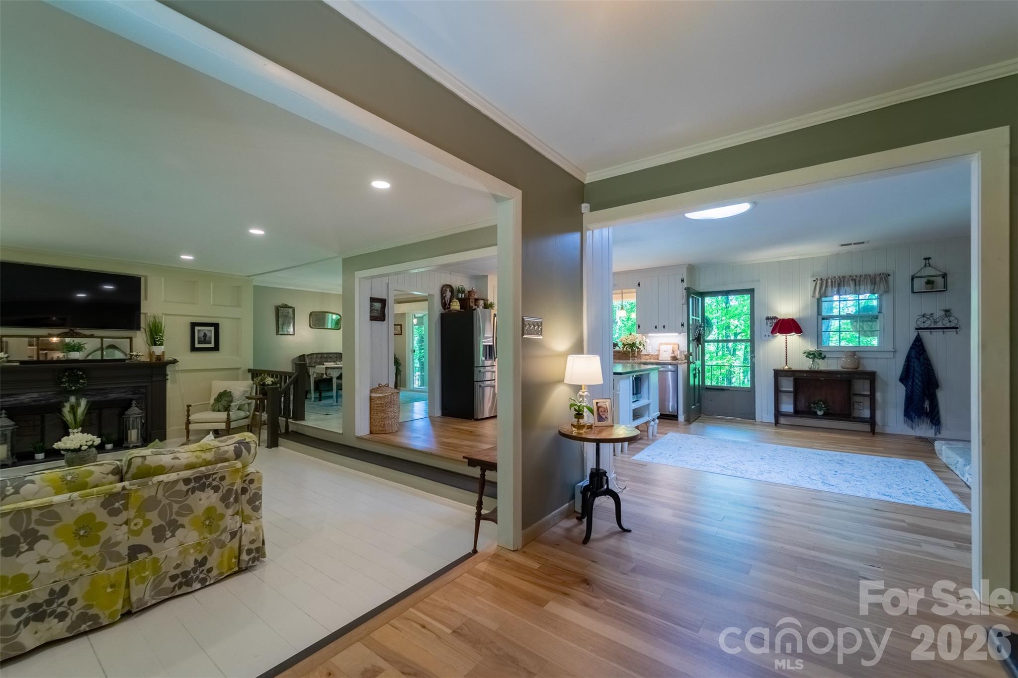77 Oakwood Lane