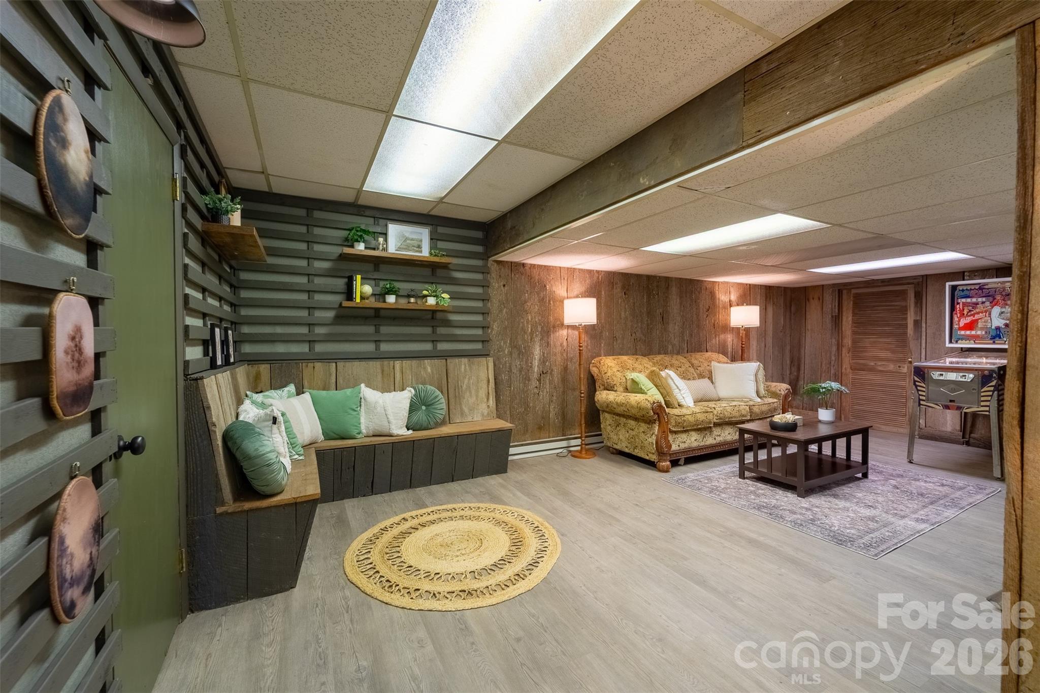 77 Oakwood Lane