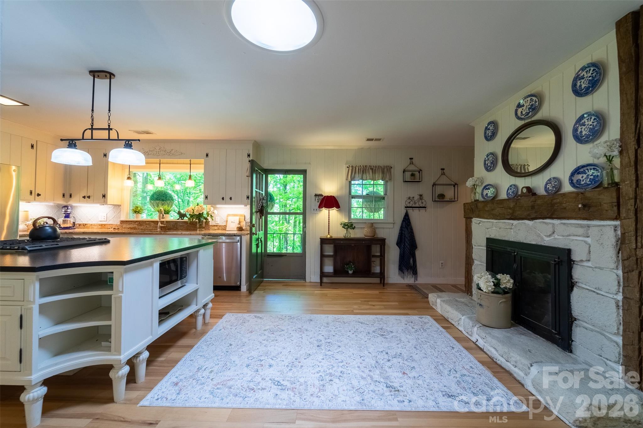 77 Oakwood Lane