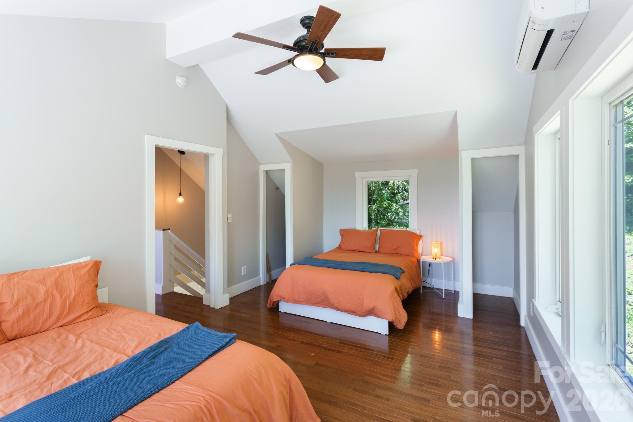 1621 Upward Way