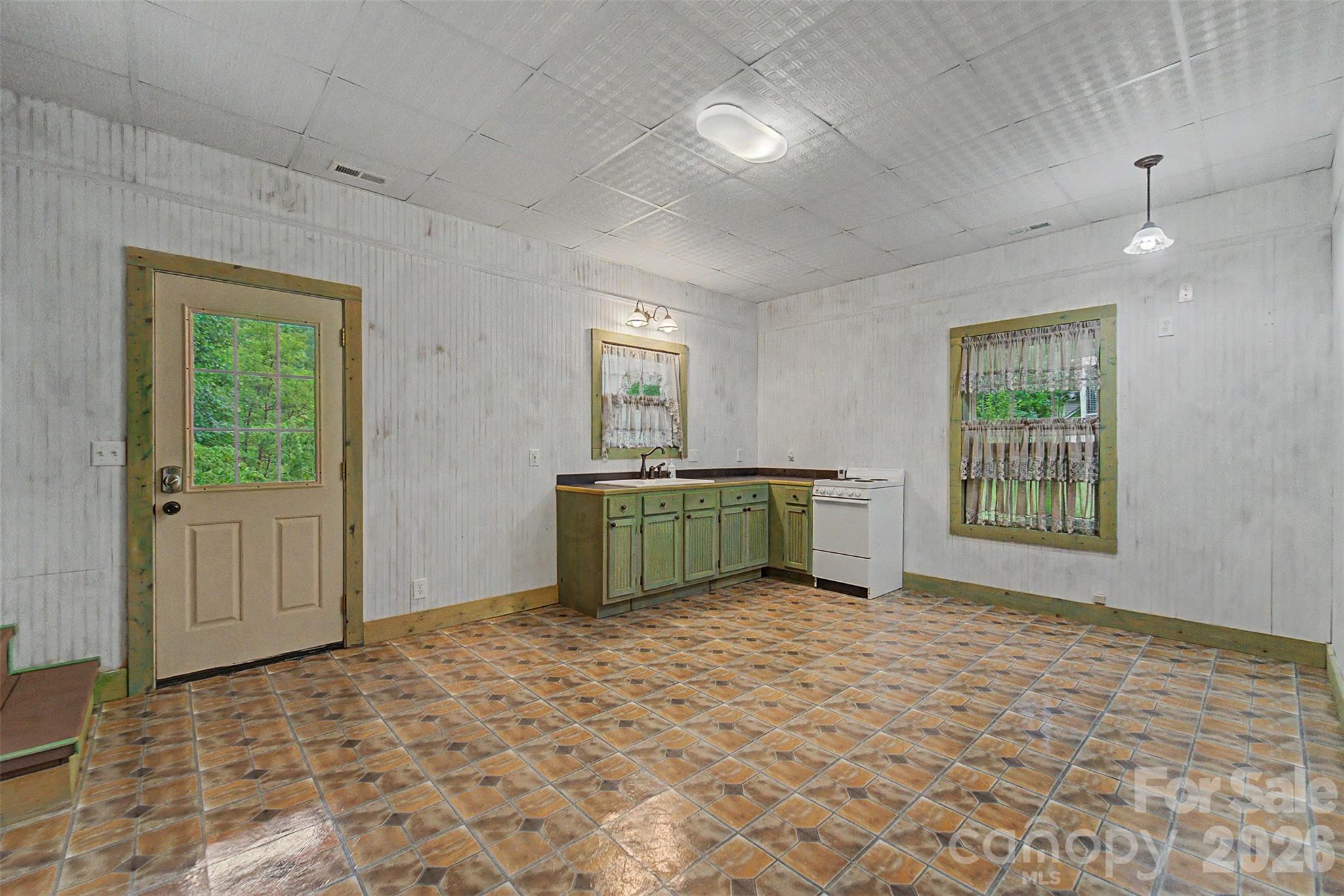 77 Pigeon Creek Trail