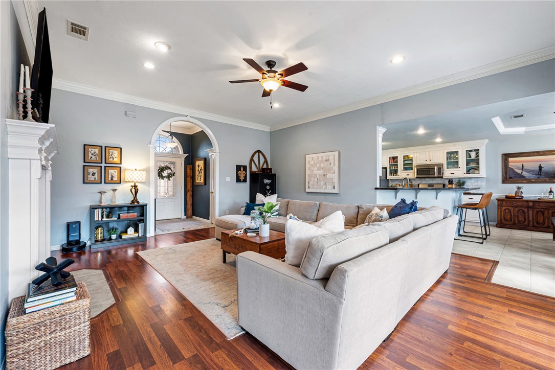 3804 Bridle Trails Court