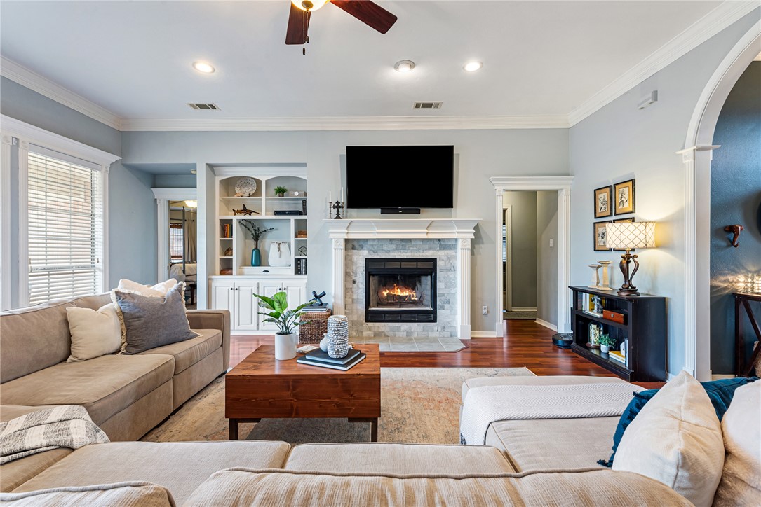 3804 Bridle Trails Court