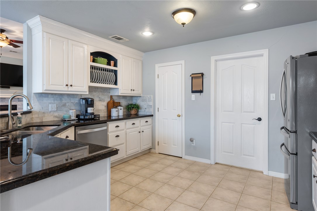 3804 Bridle Trails Court