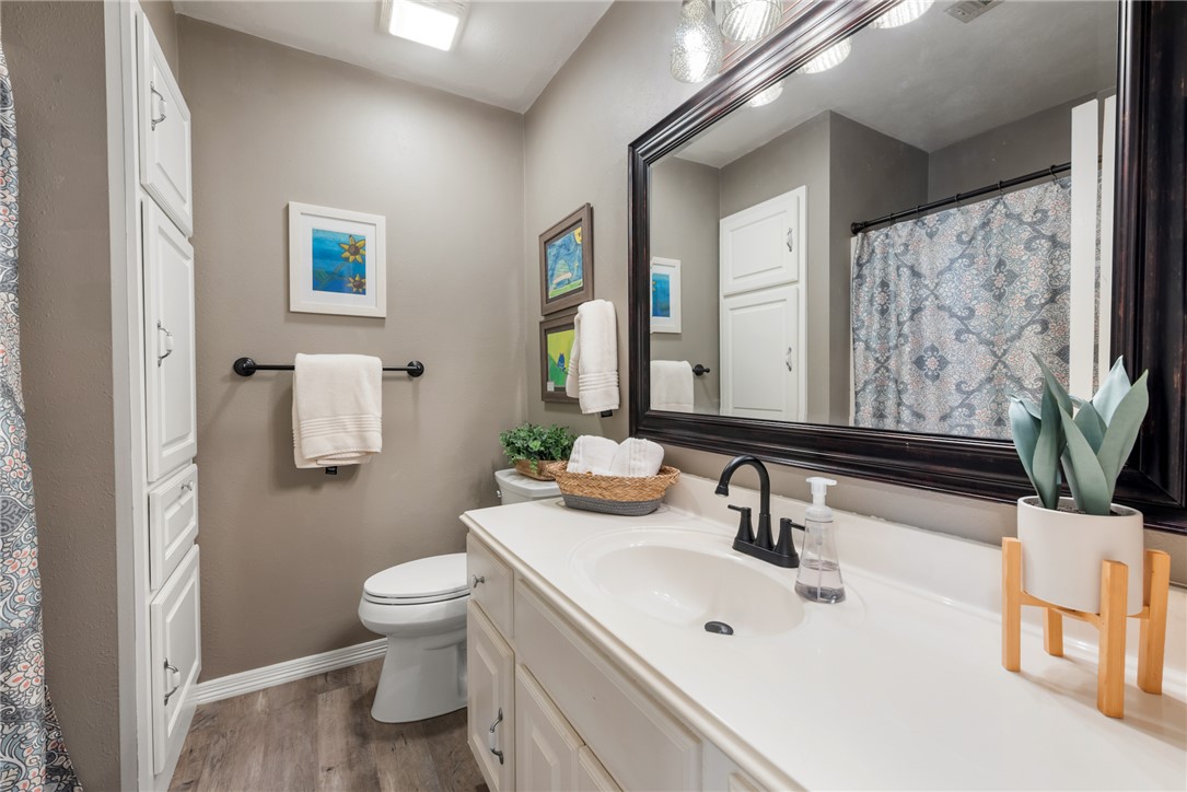 3804 Bridle Trails Court