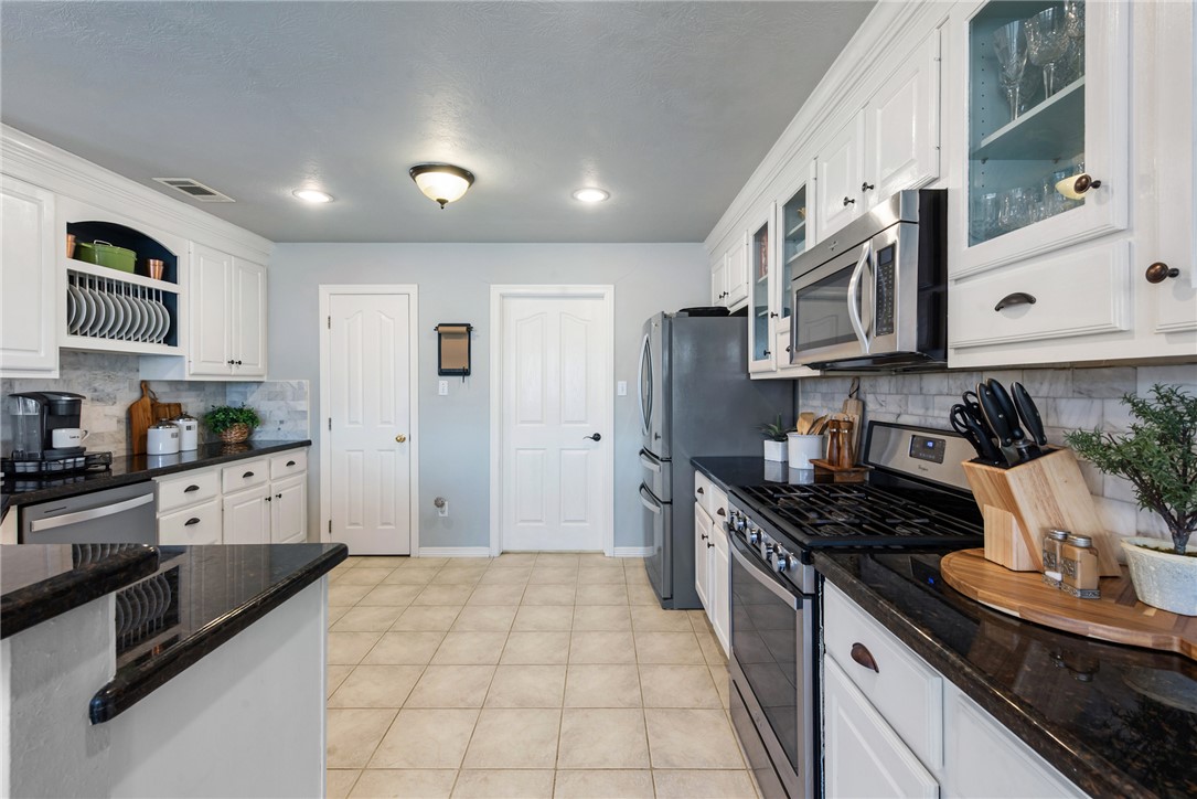 3804 Bridle Trails Court