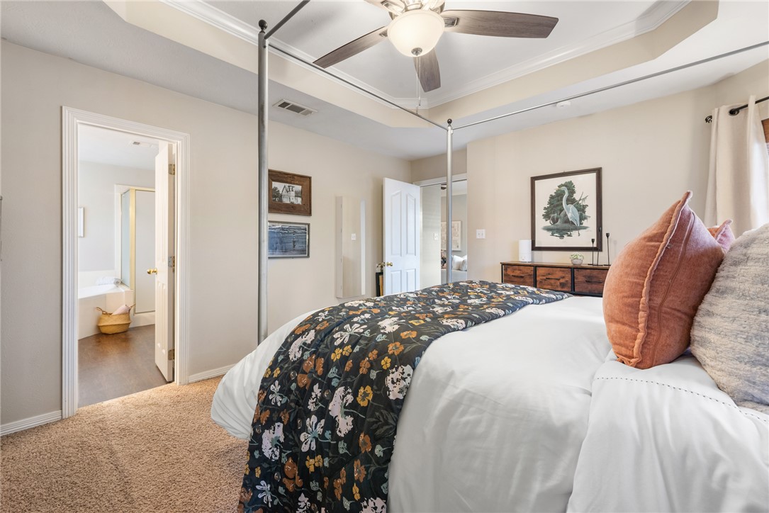 3804 Bridle Trails Court