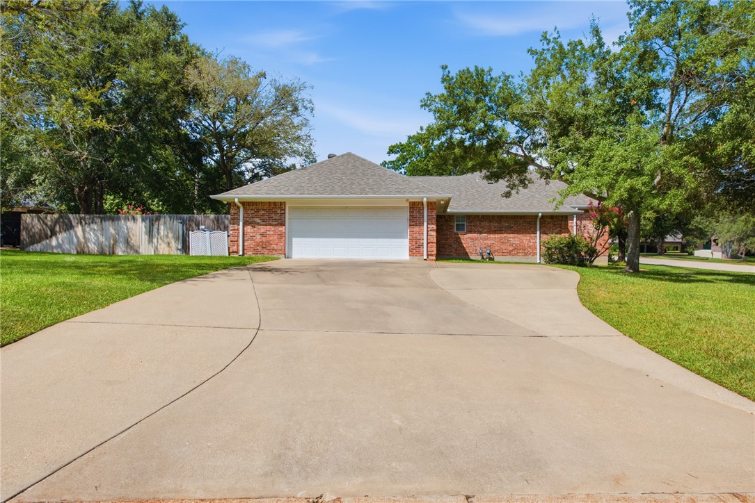 905 Winged Foot Drive
