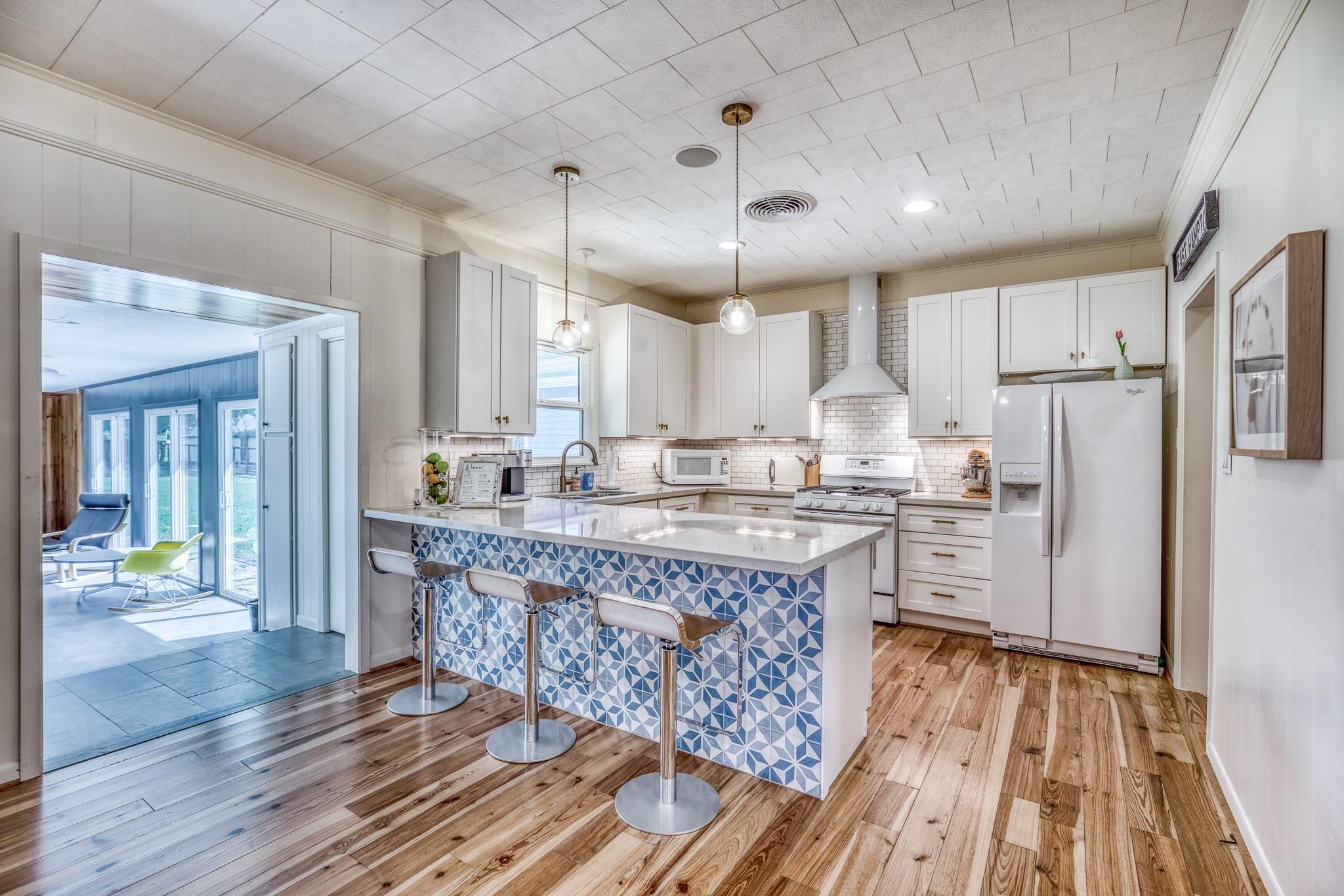 1524 Highway 159 W