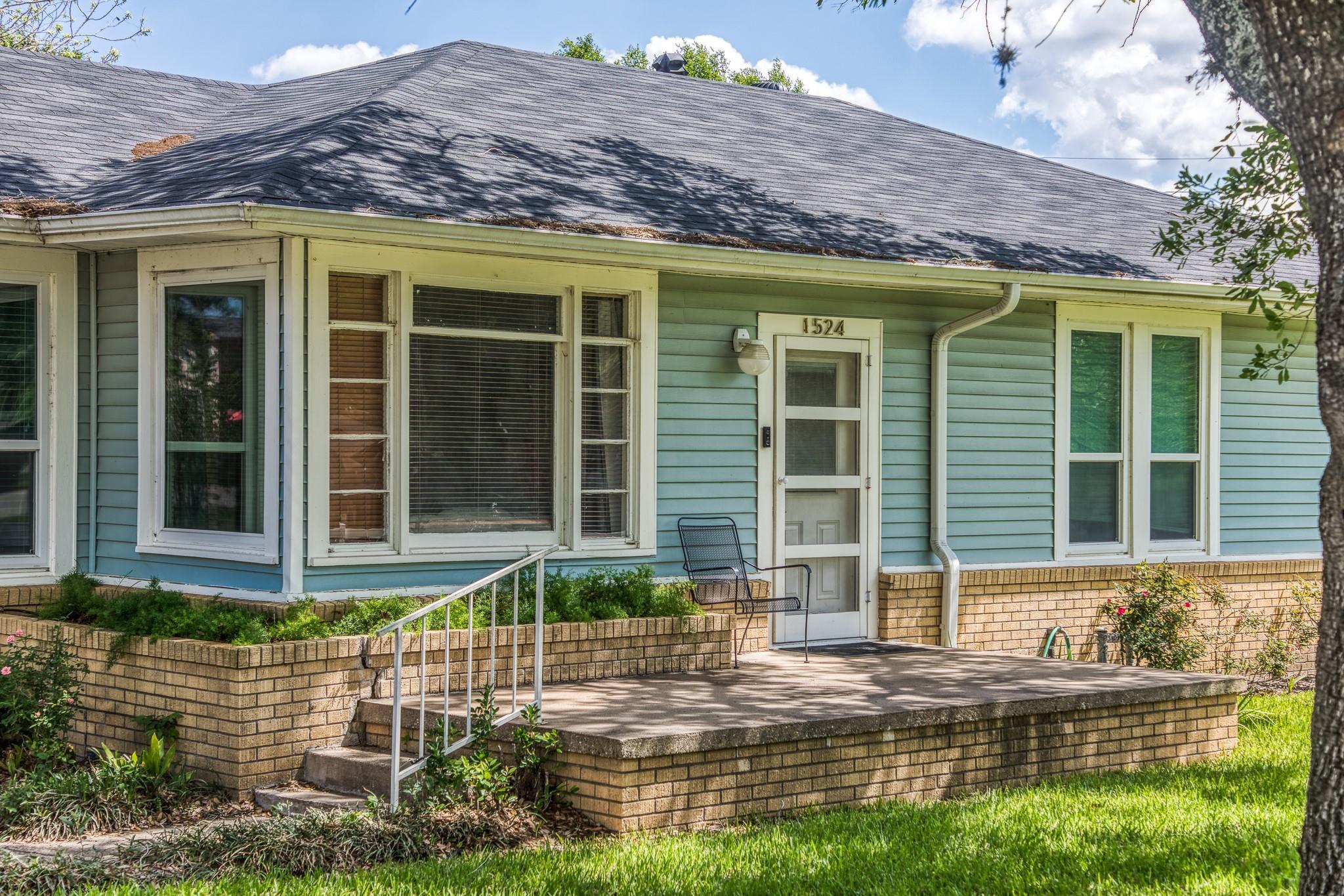 1524 Highway 159 W