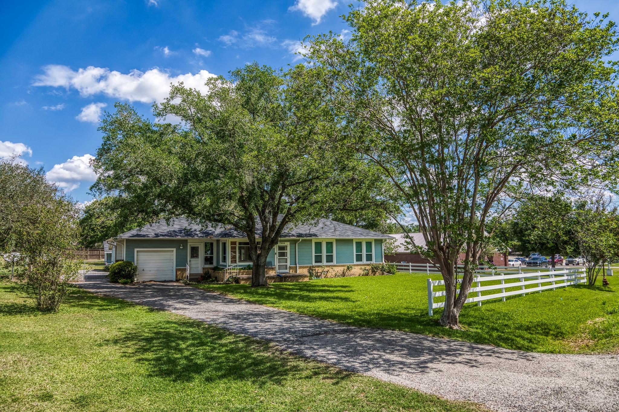 1524 Highway 159 W