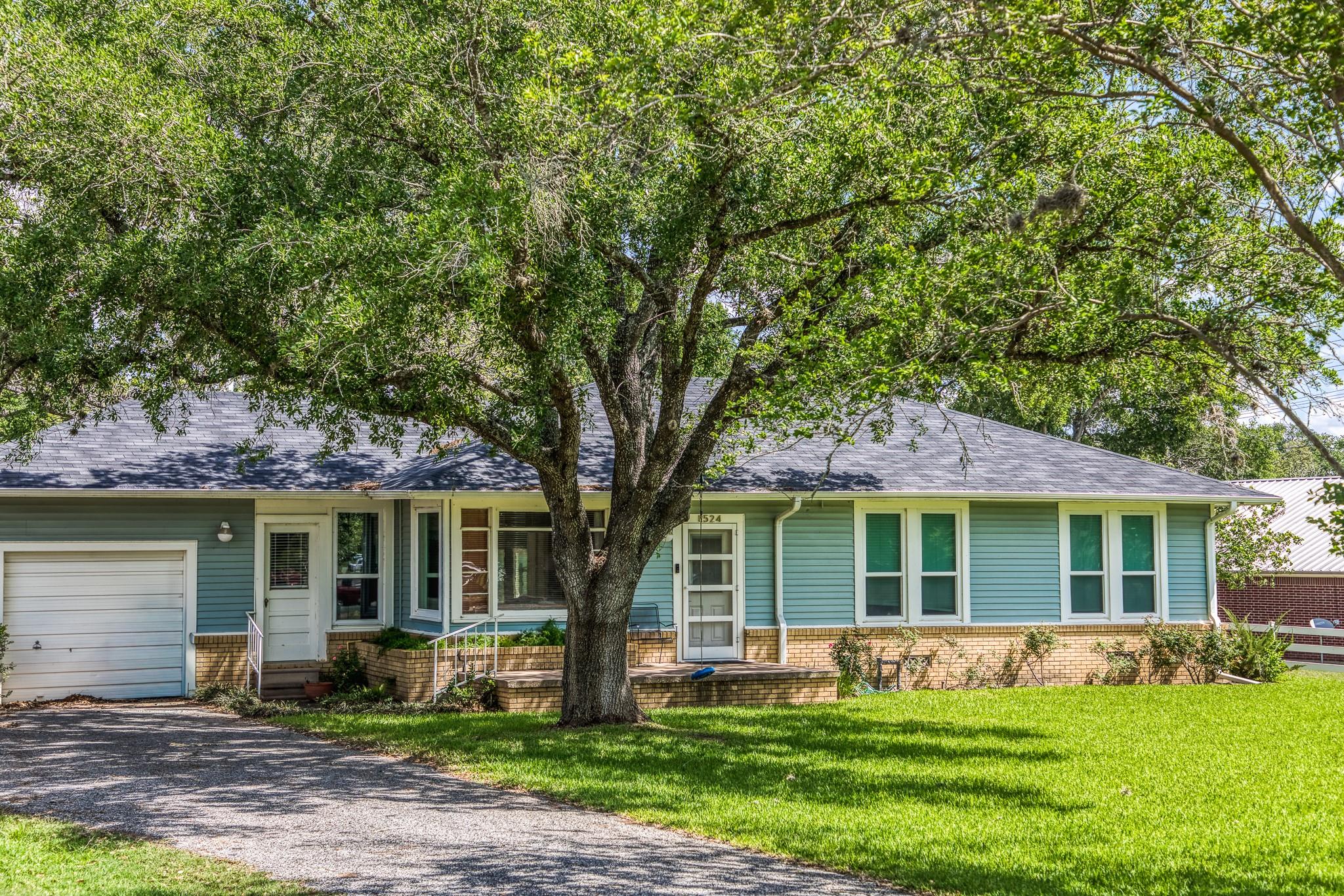1524 Highway 159 W