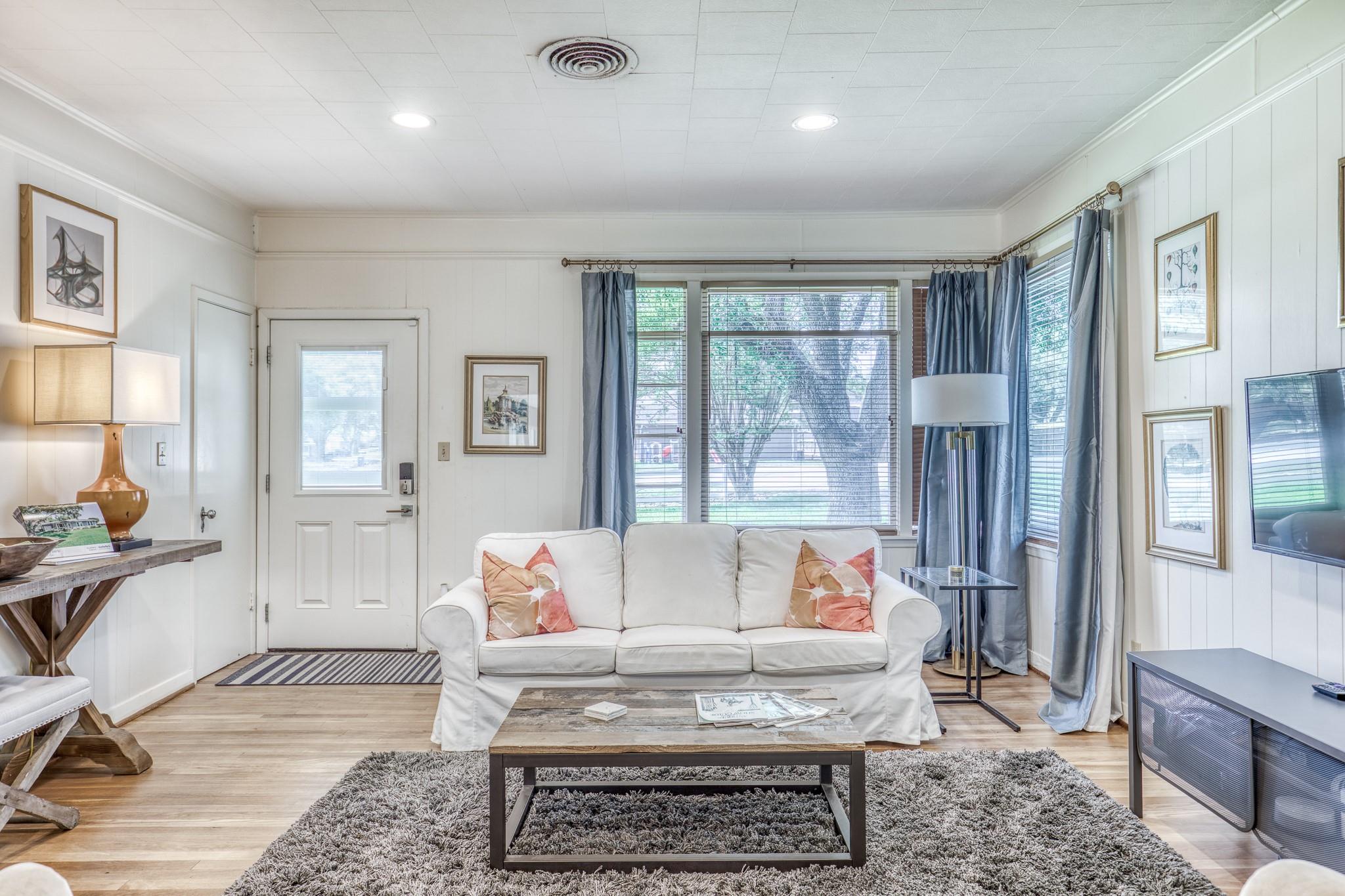 1524 Highway 159 W
