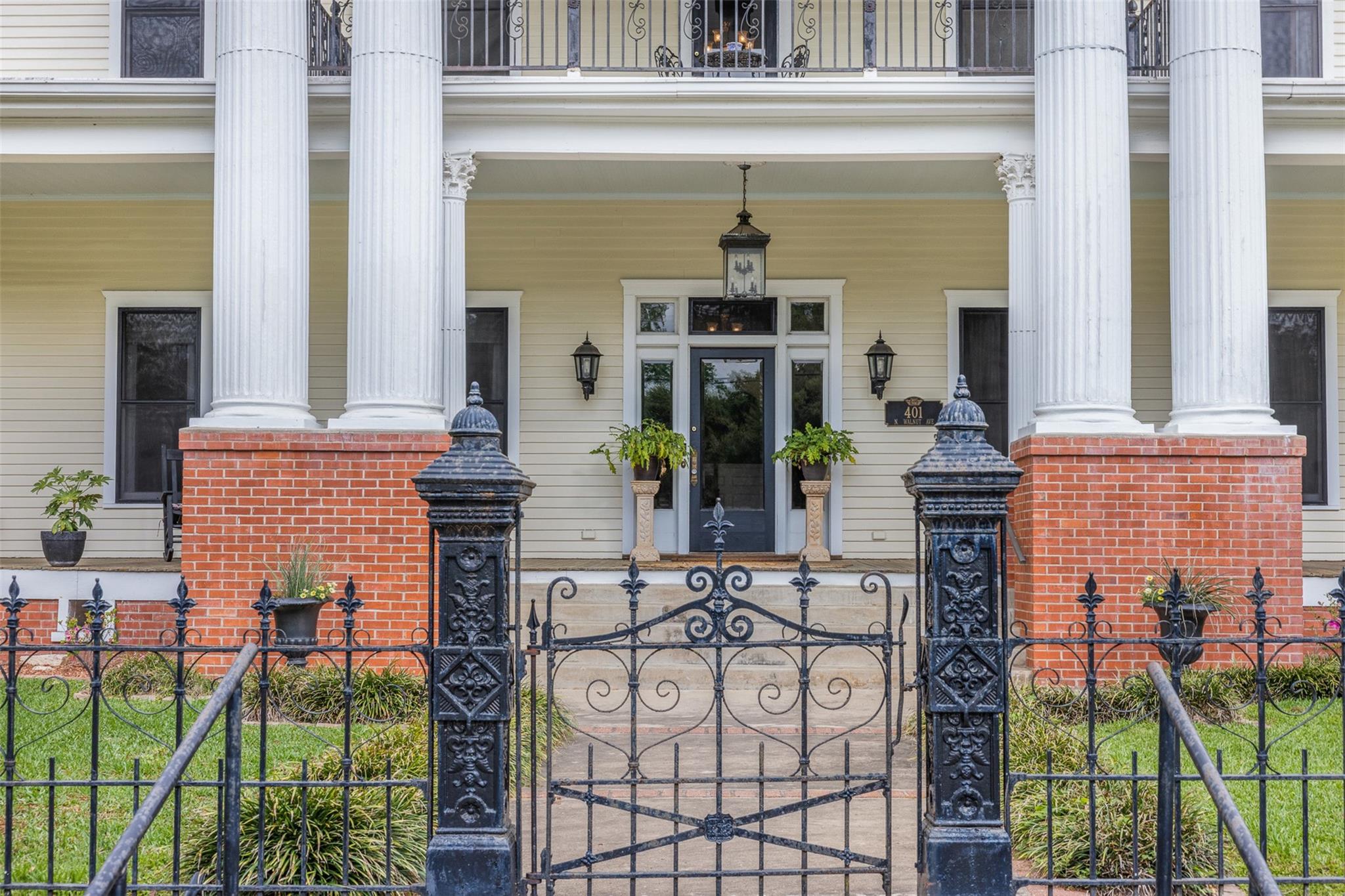 401 N Walnut Avenue Avenue