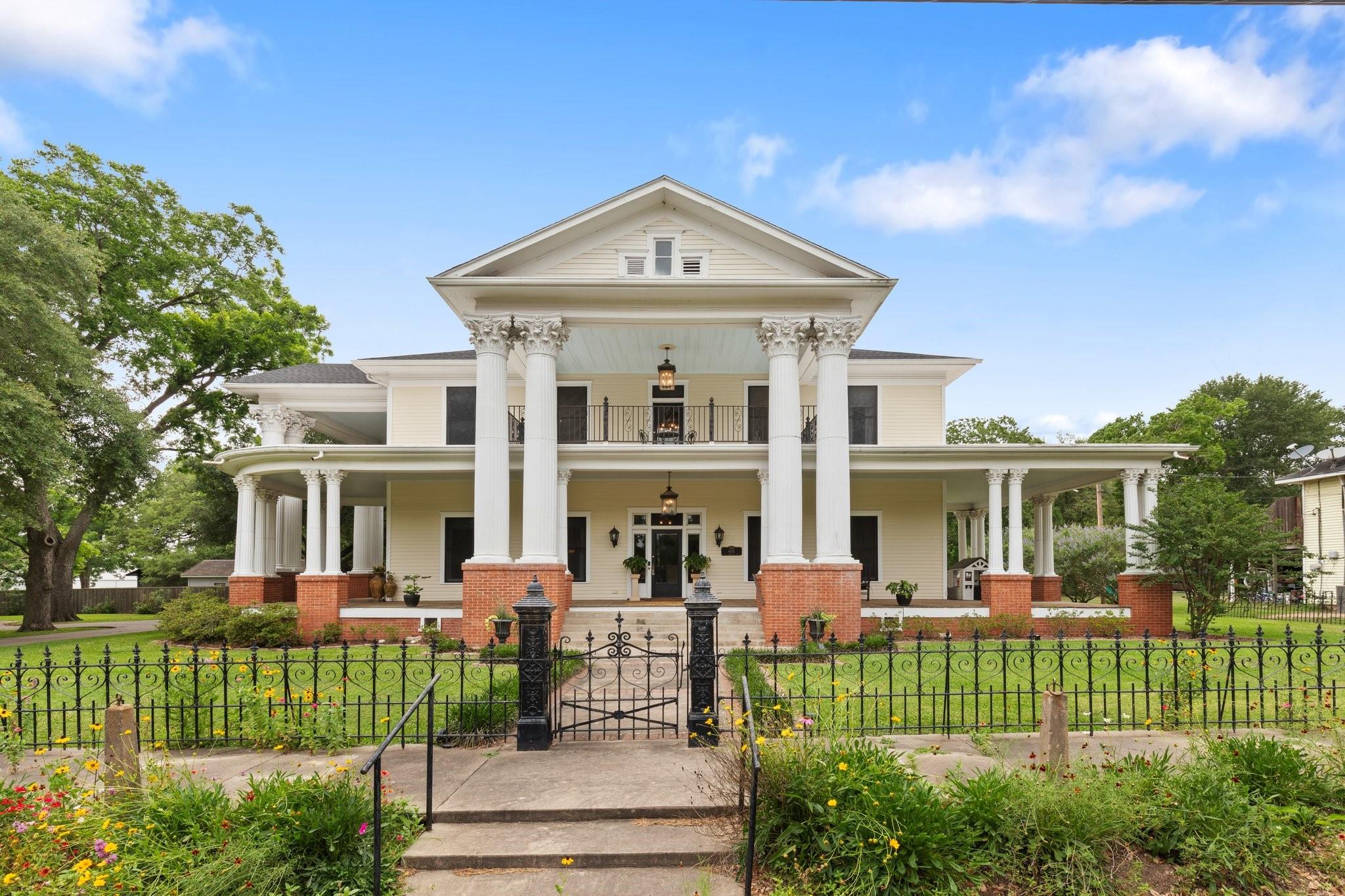 401 N Walnut Avenue Avenue