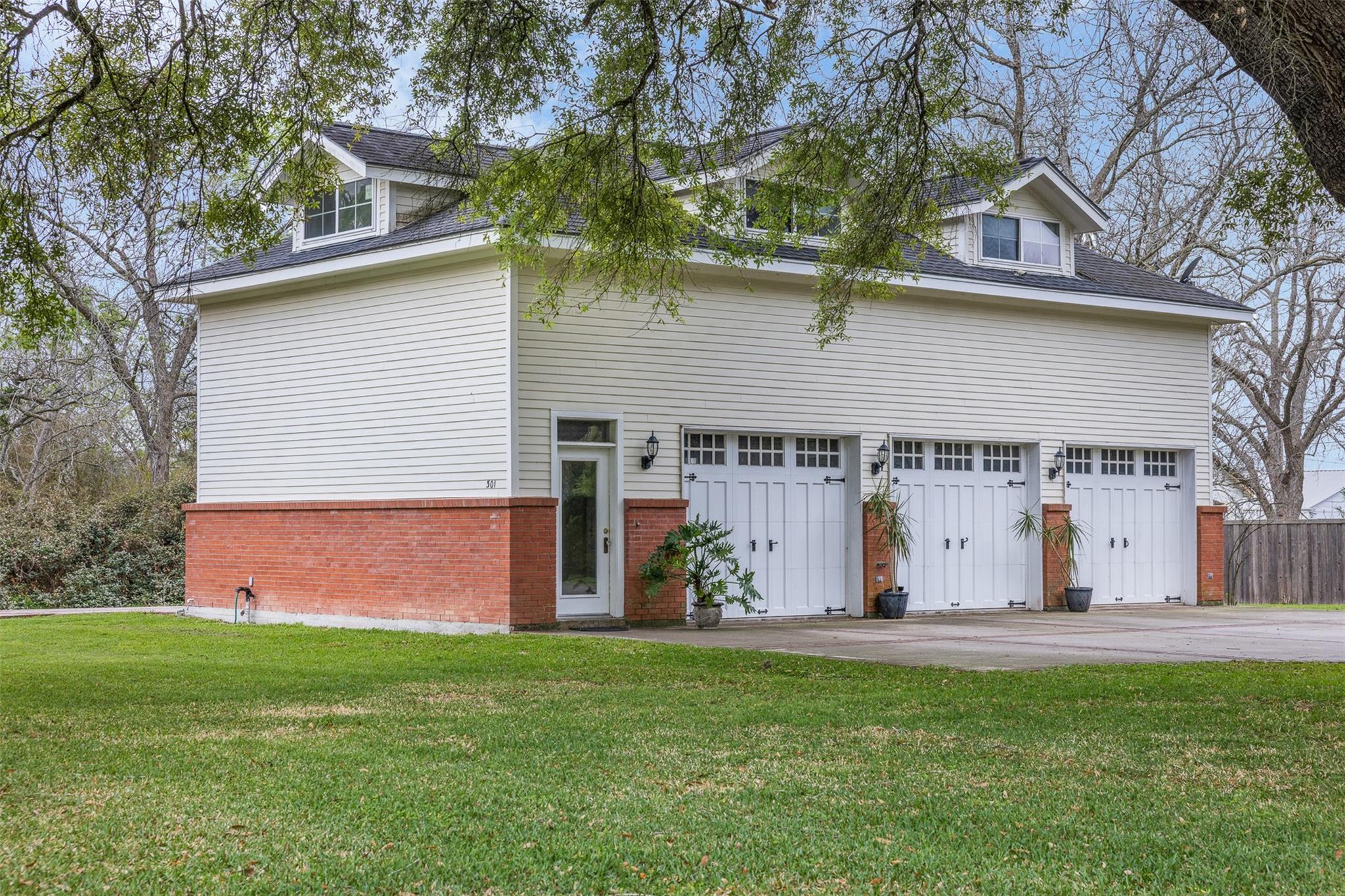 401 N Walnut Avenue Avenue