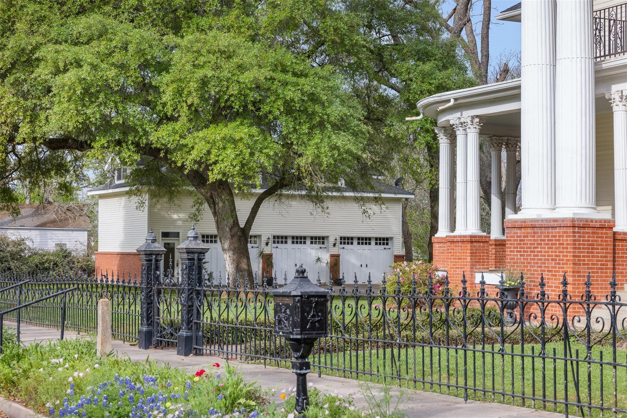 401 N Walnut Avenue Avenue