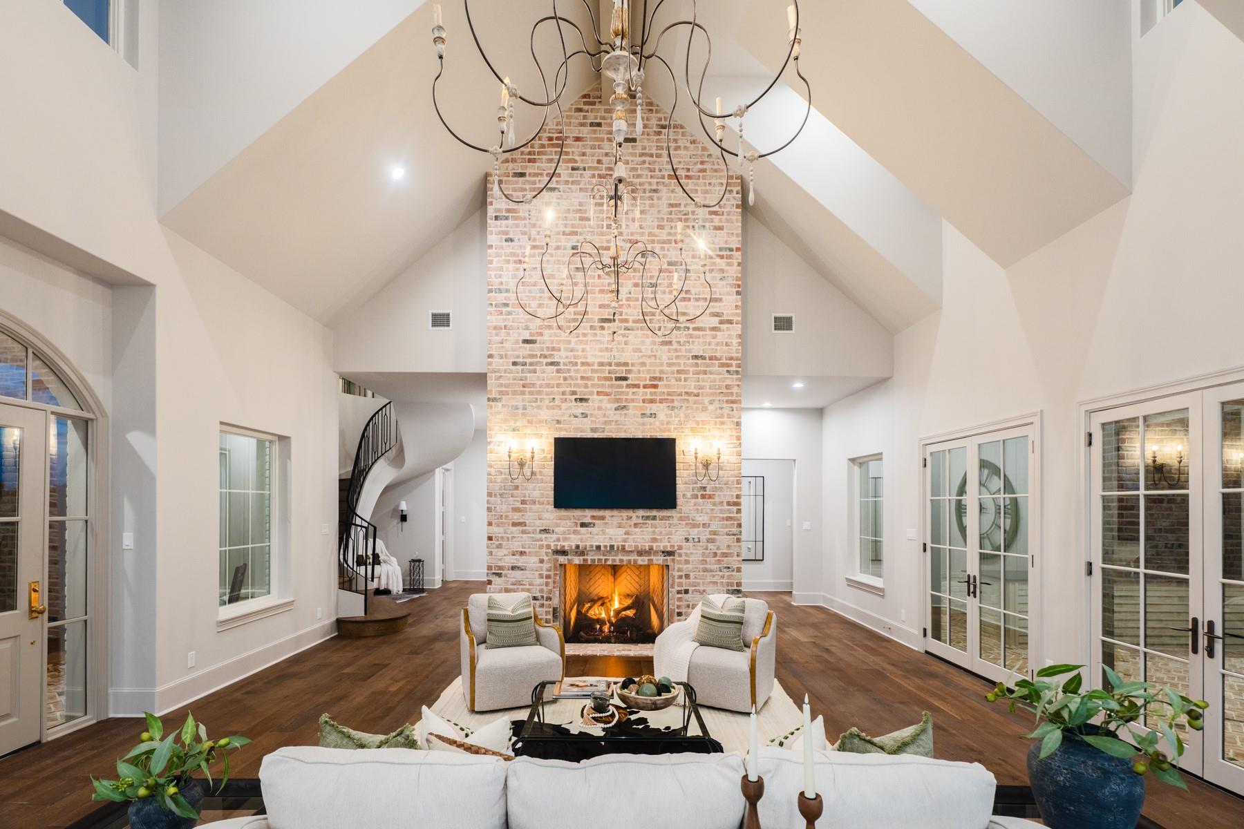 202 & 404 Blackberry Lane