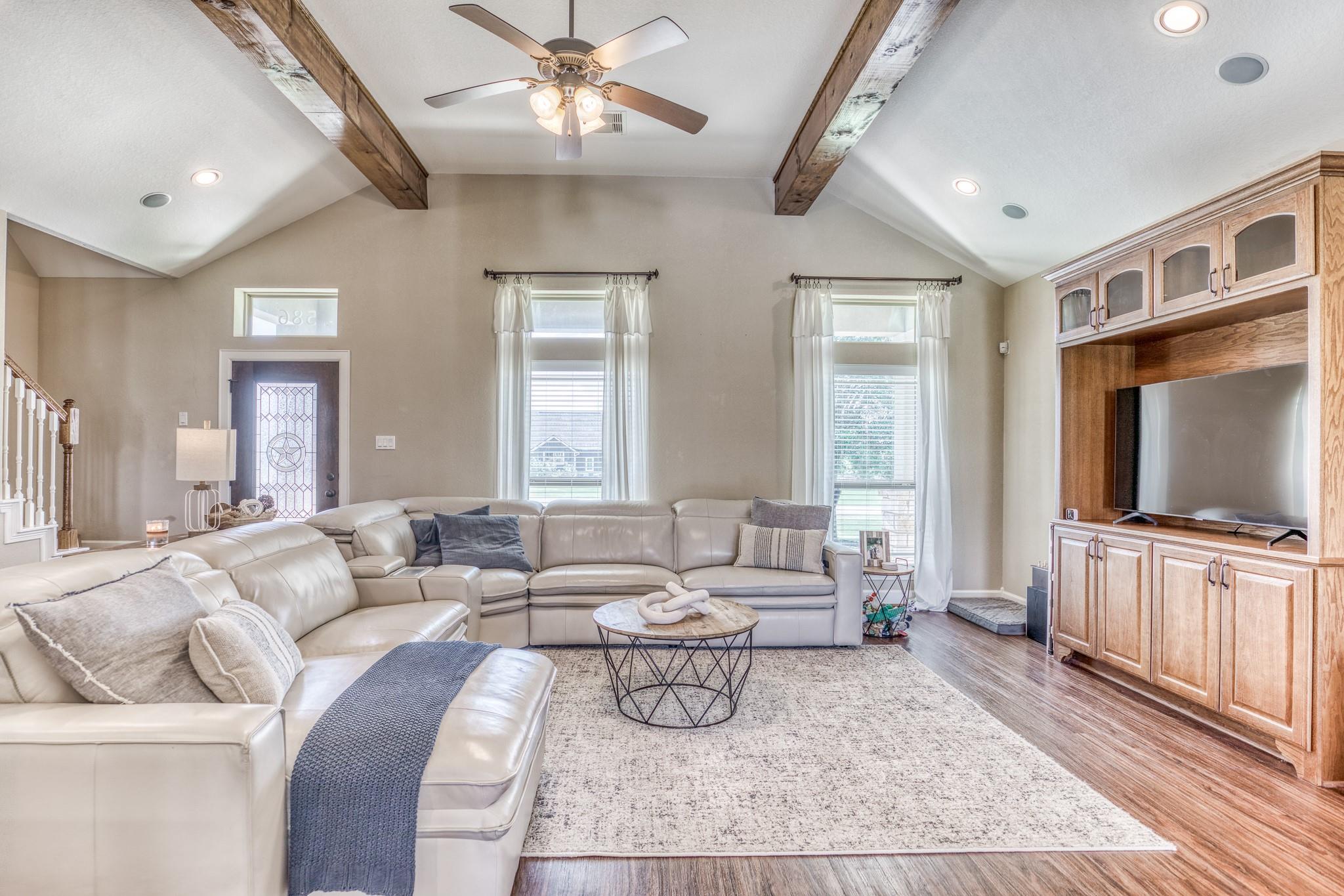 586 Ruby Drive
