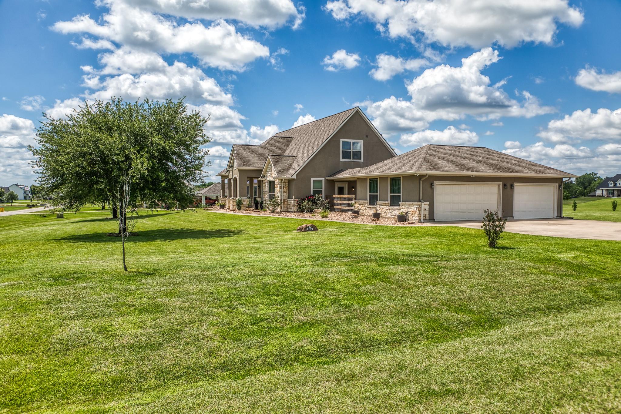 586 Ruby Drive