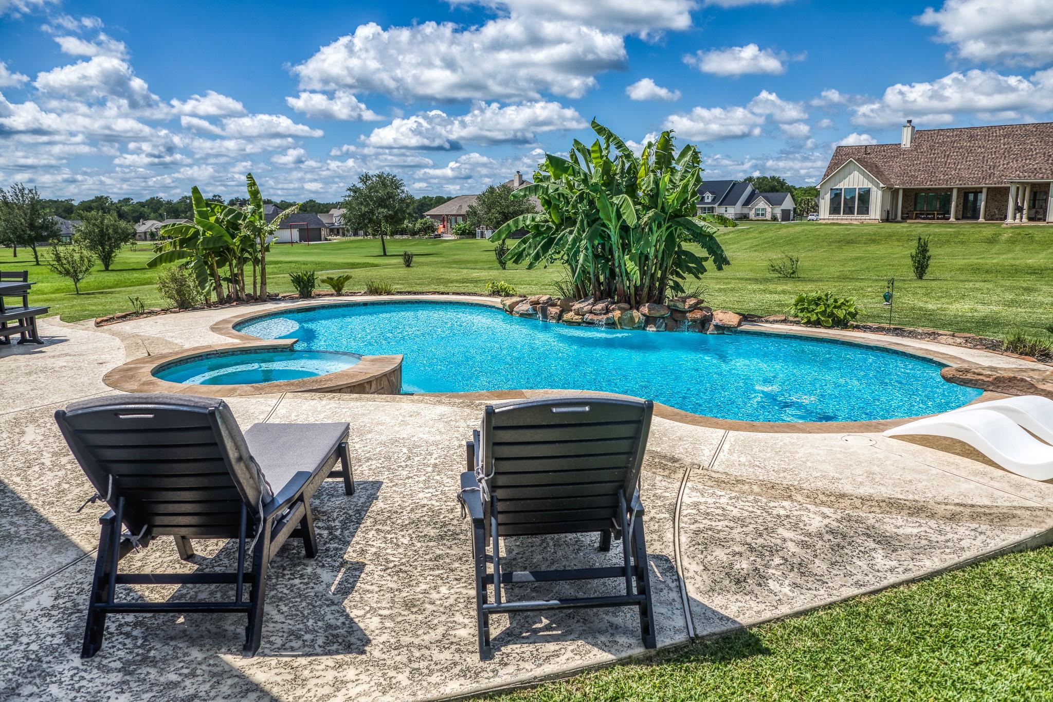 586 Ruby Drive