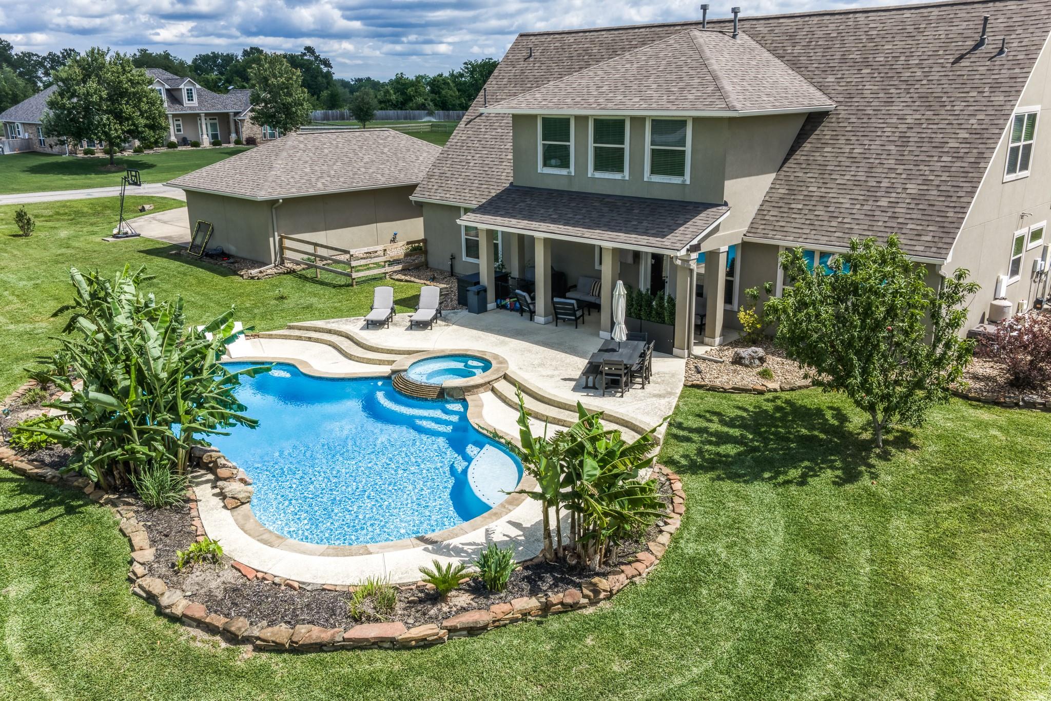 586 Ruby Drive