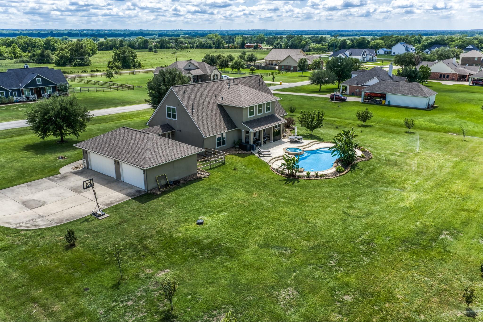 586 Ruby Drive