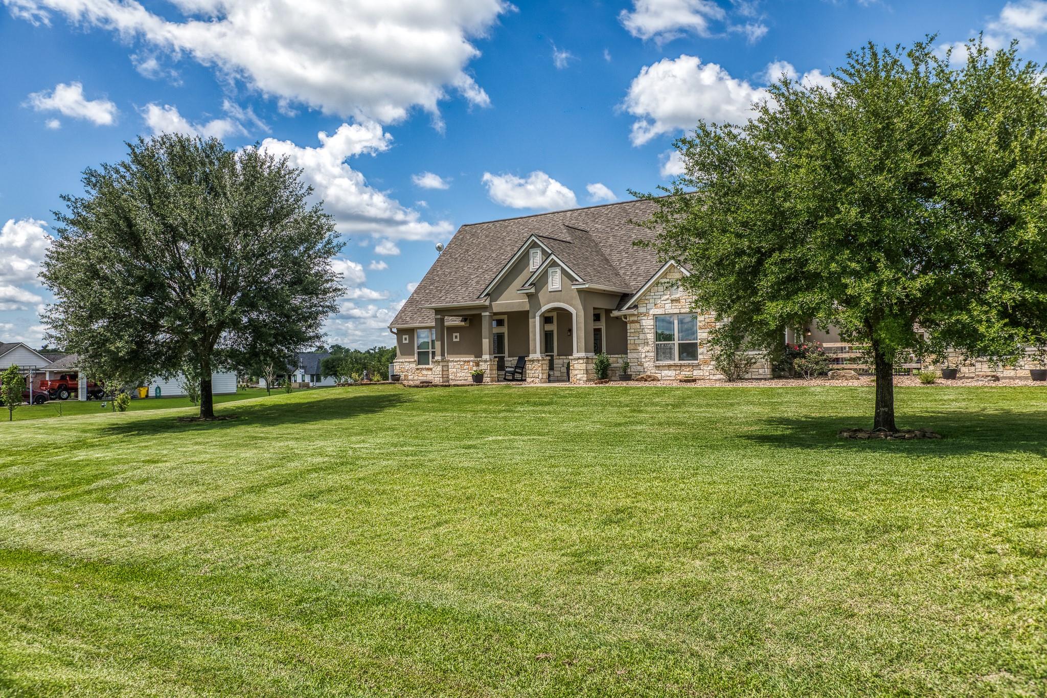 586 Ruby Drive