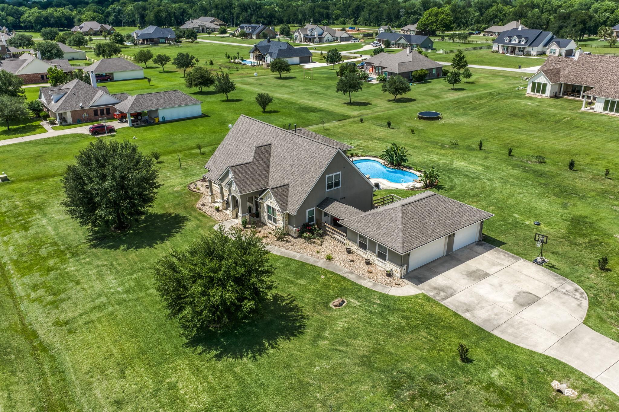 586 Ruby Drive