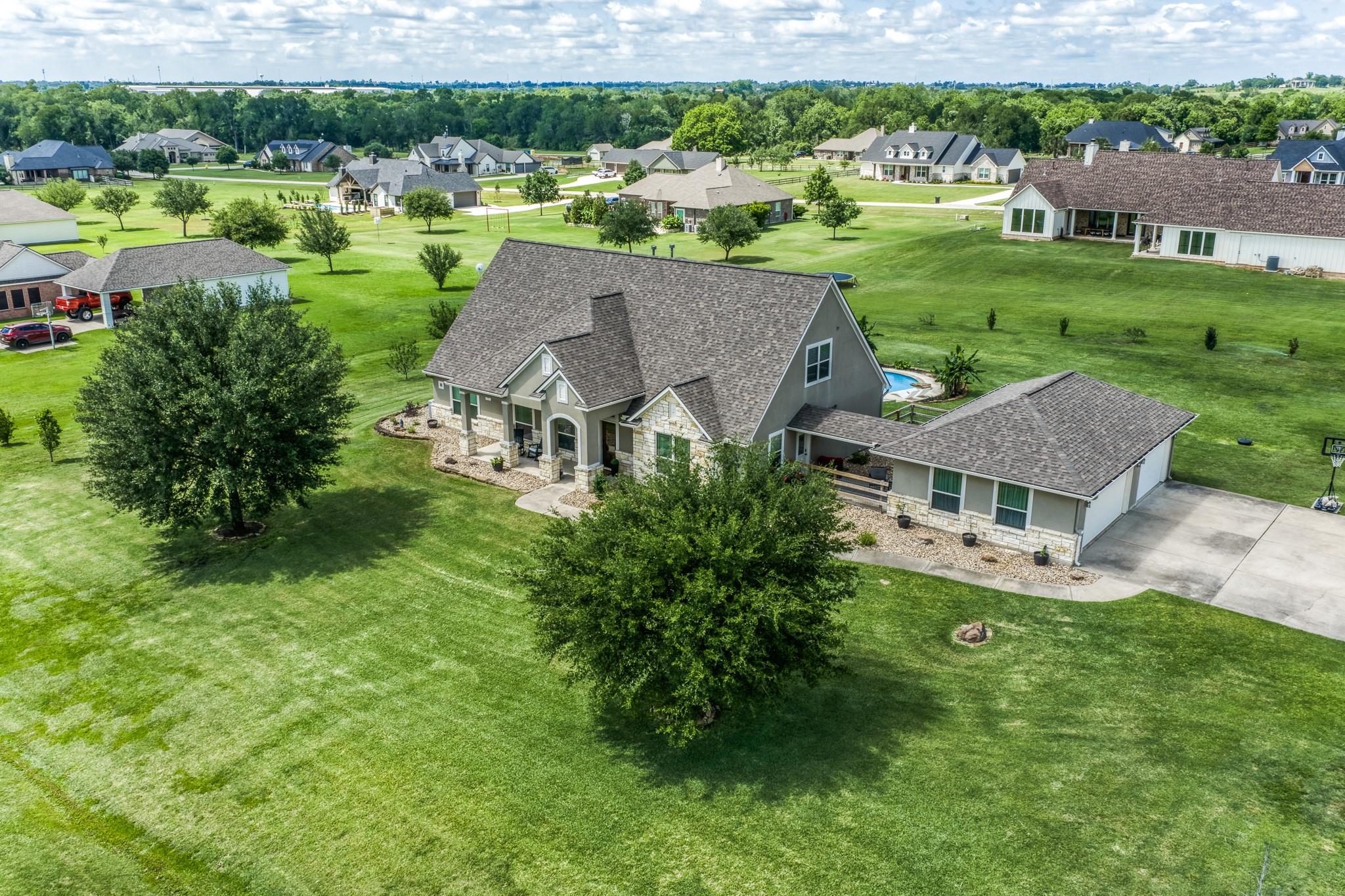 586 Ruby Drive