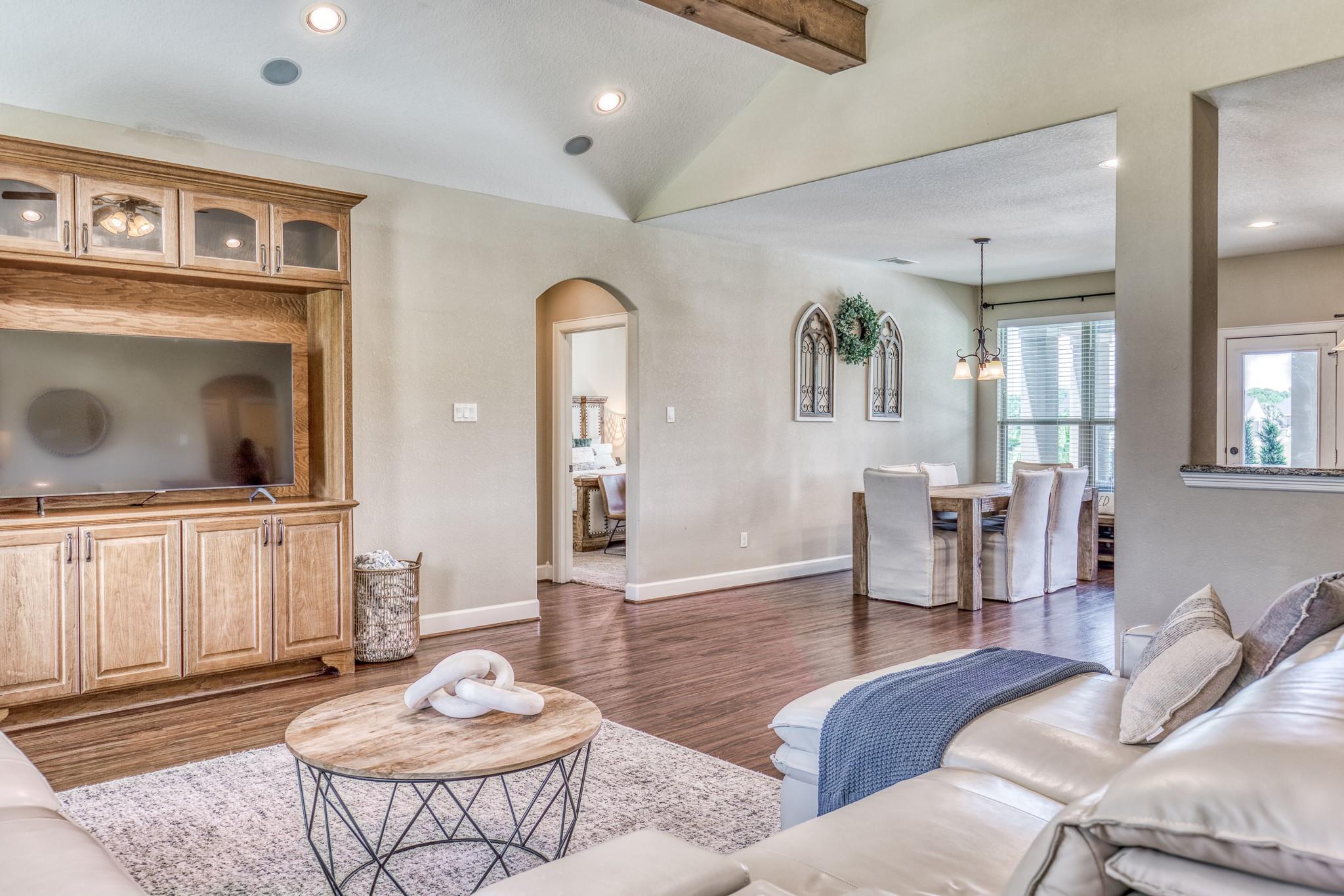 586 Ruby Drive