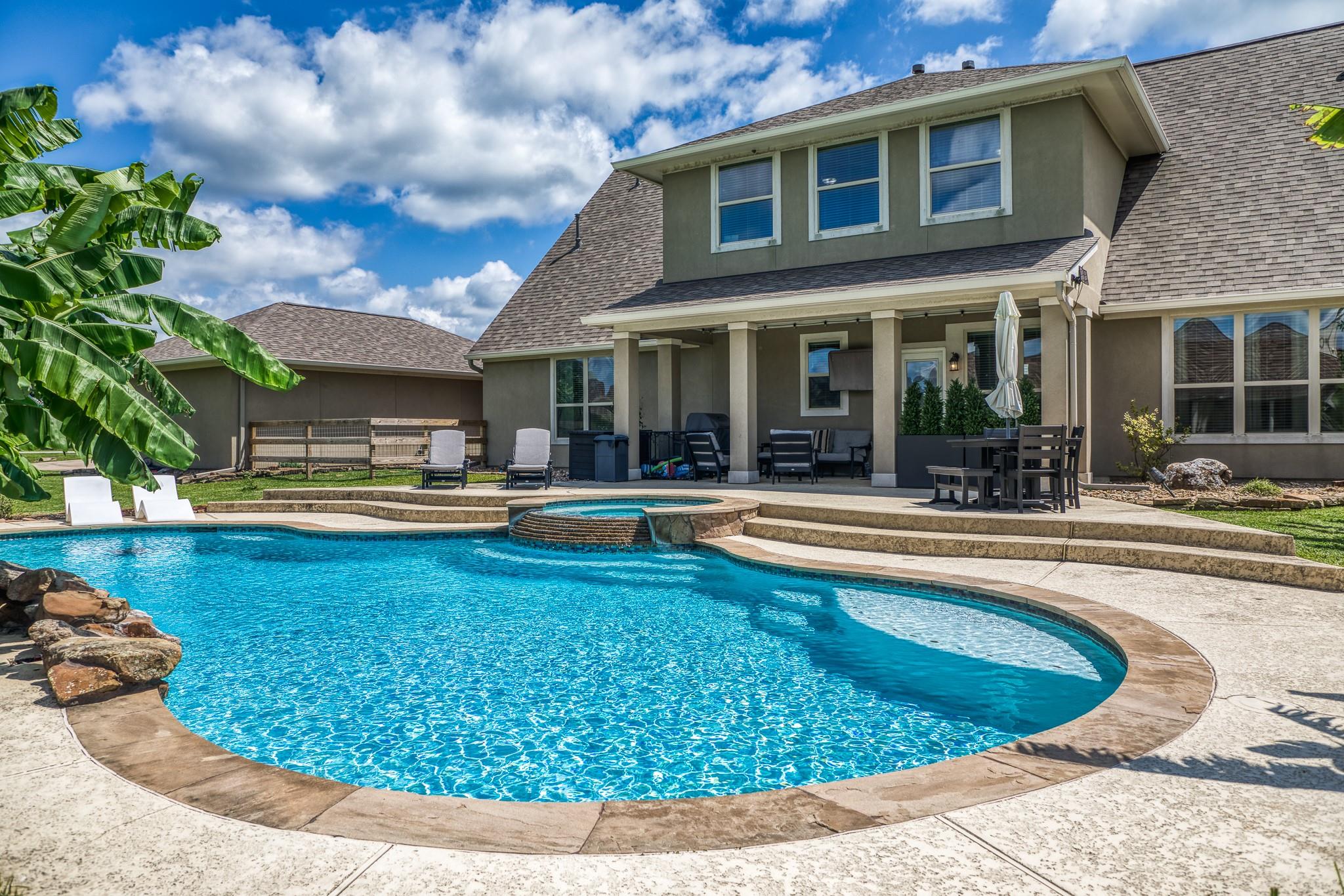 586 Ruby Drive