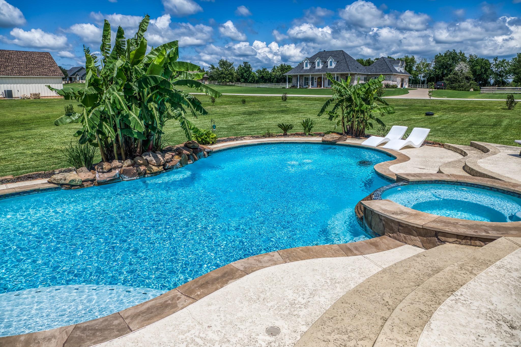 586 Ruby Drive