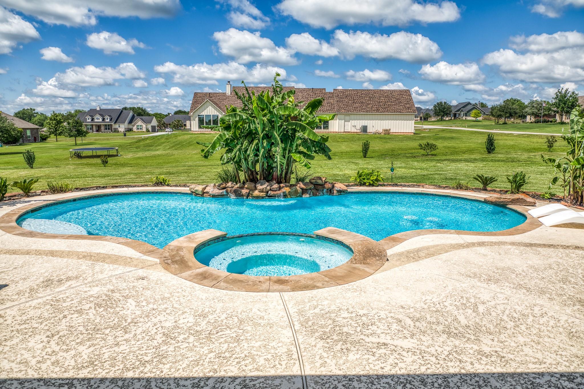 586 Ruby Drive