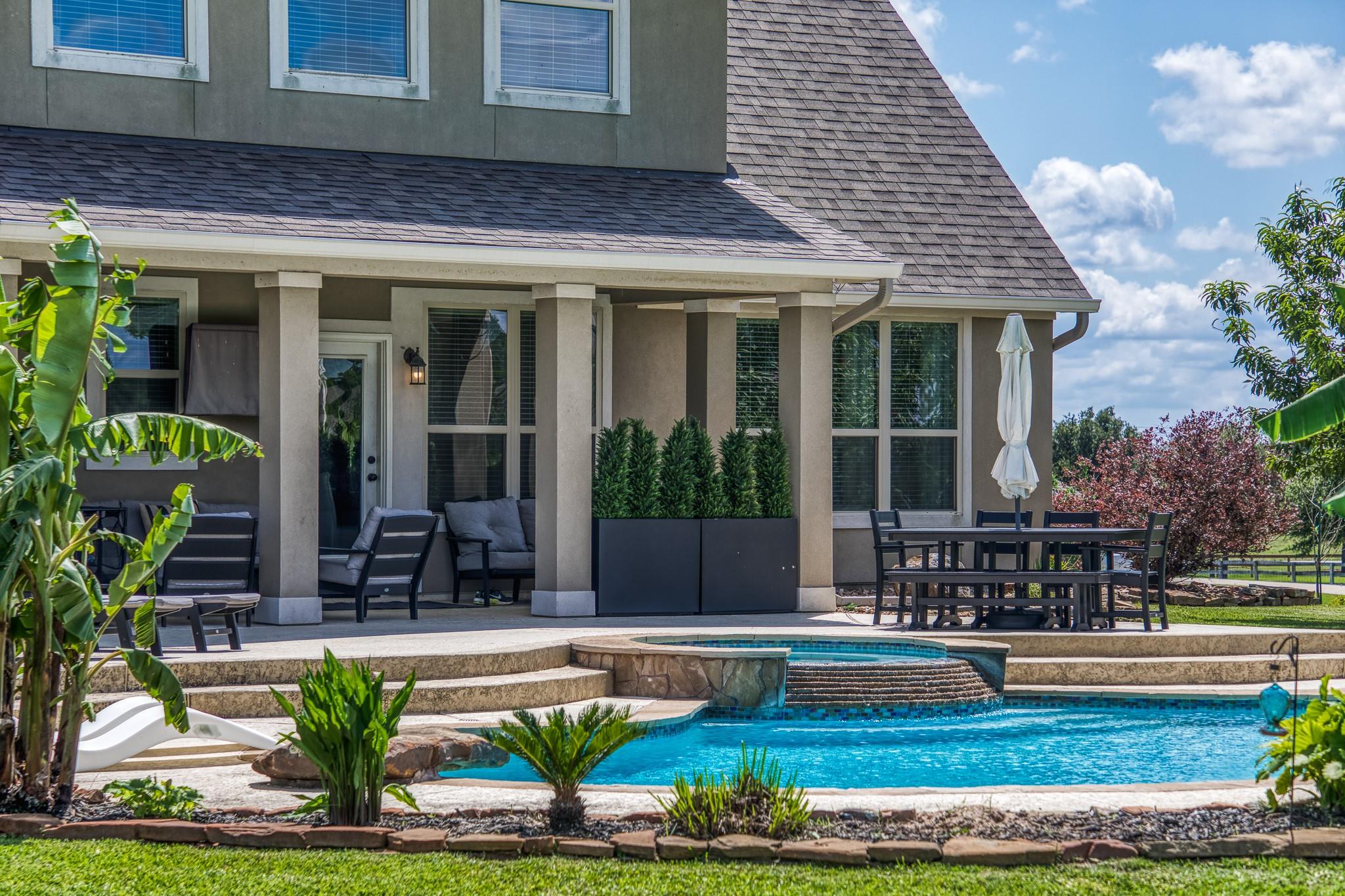 586 Ruby Drive