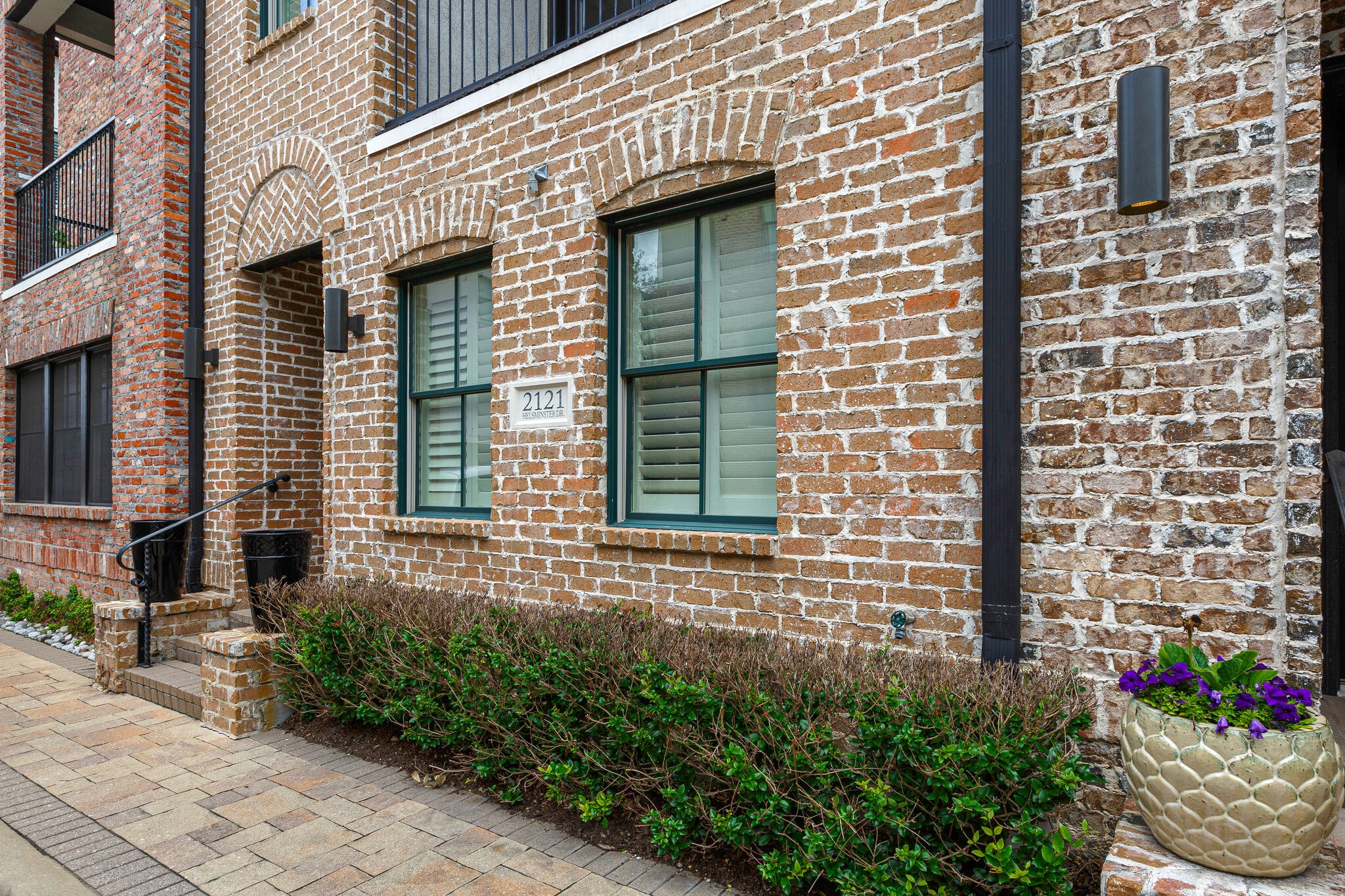 2121 Helsminster Drive