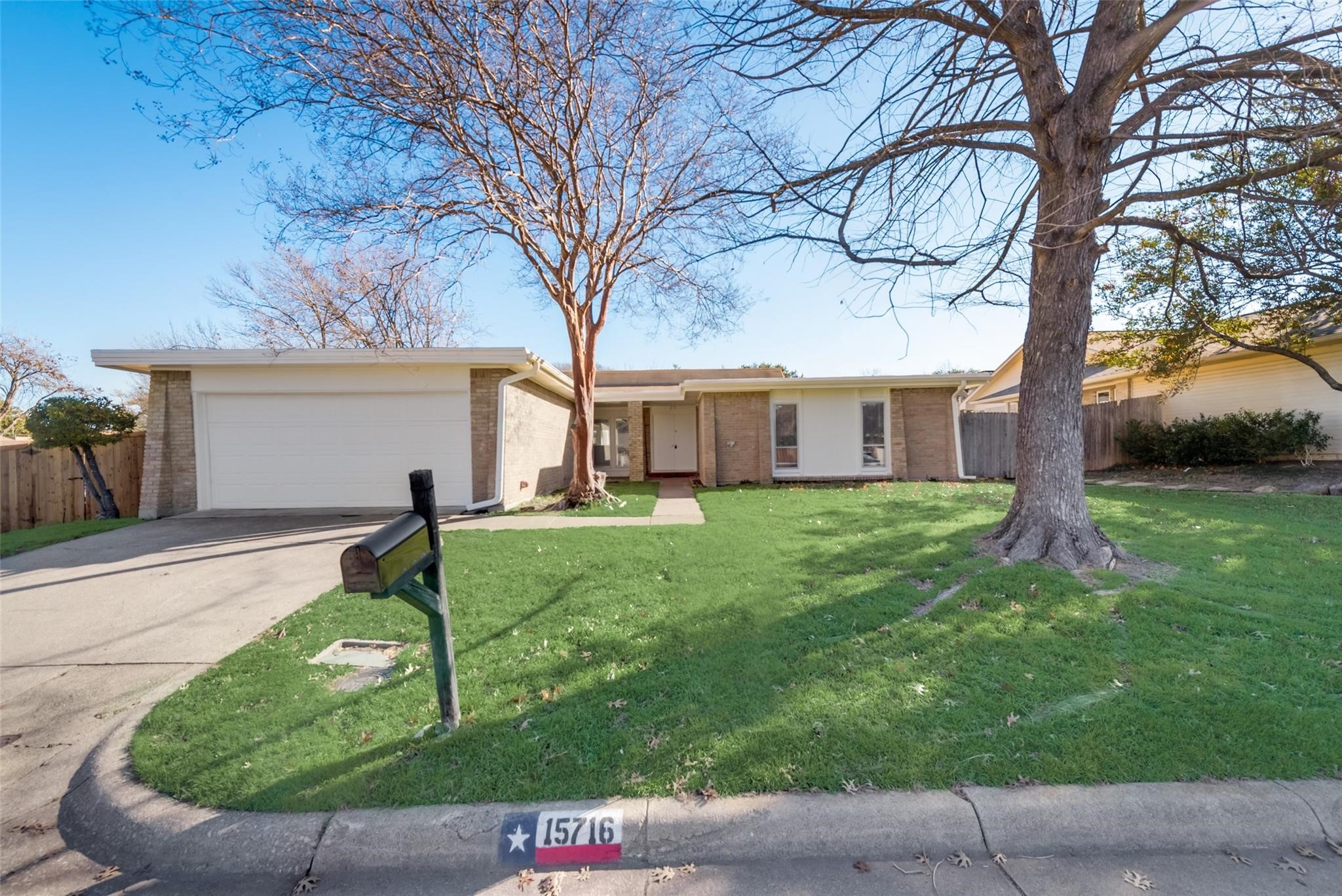 15716 Regal Hill Circle