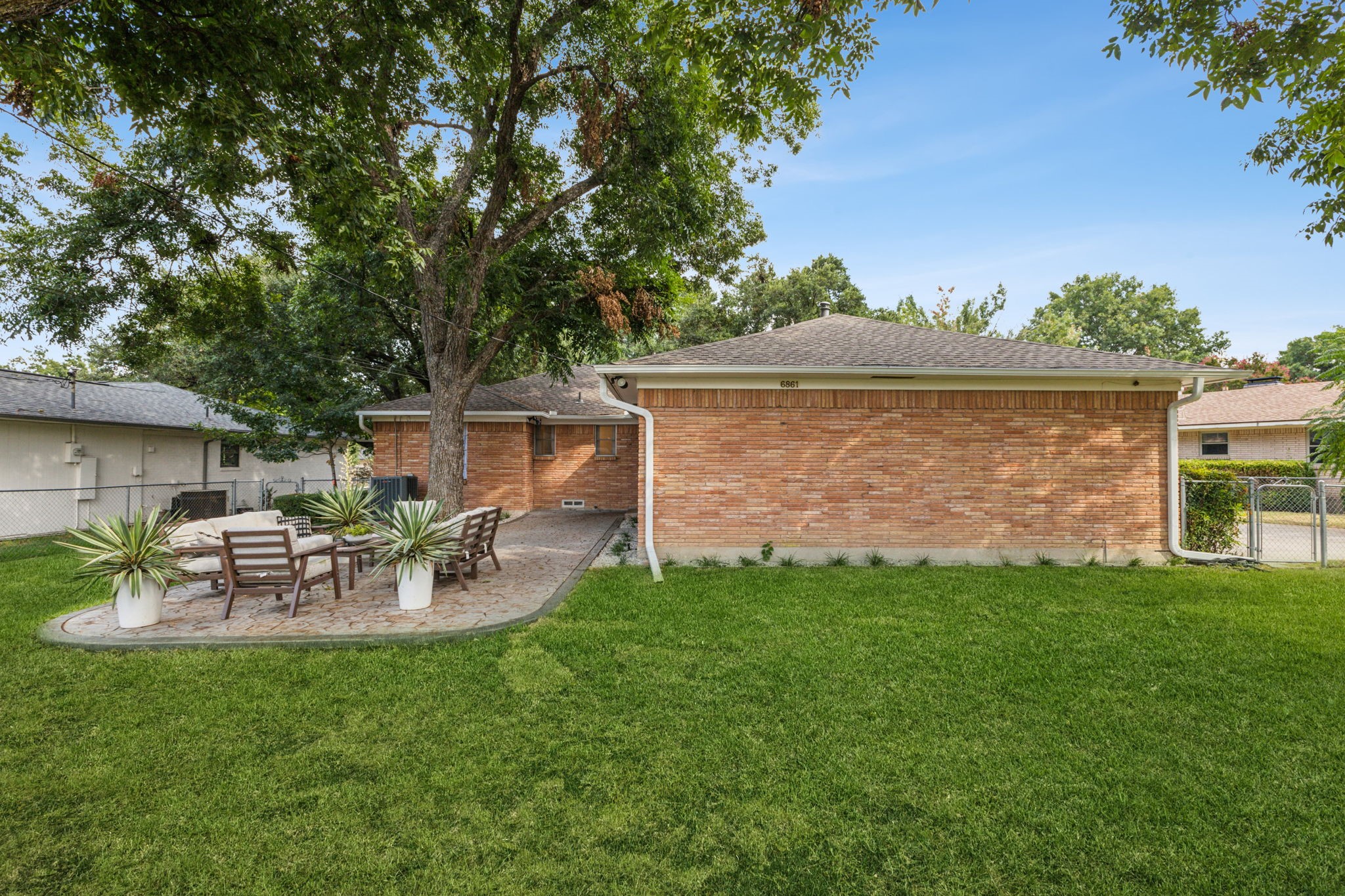 6861 Winchester Street