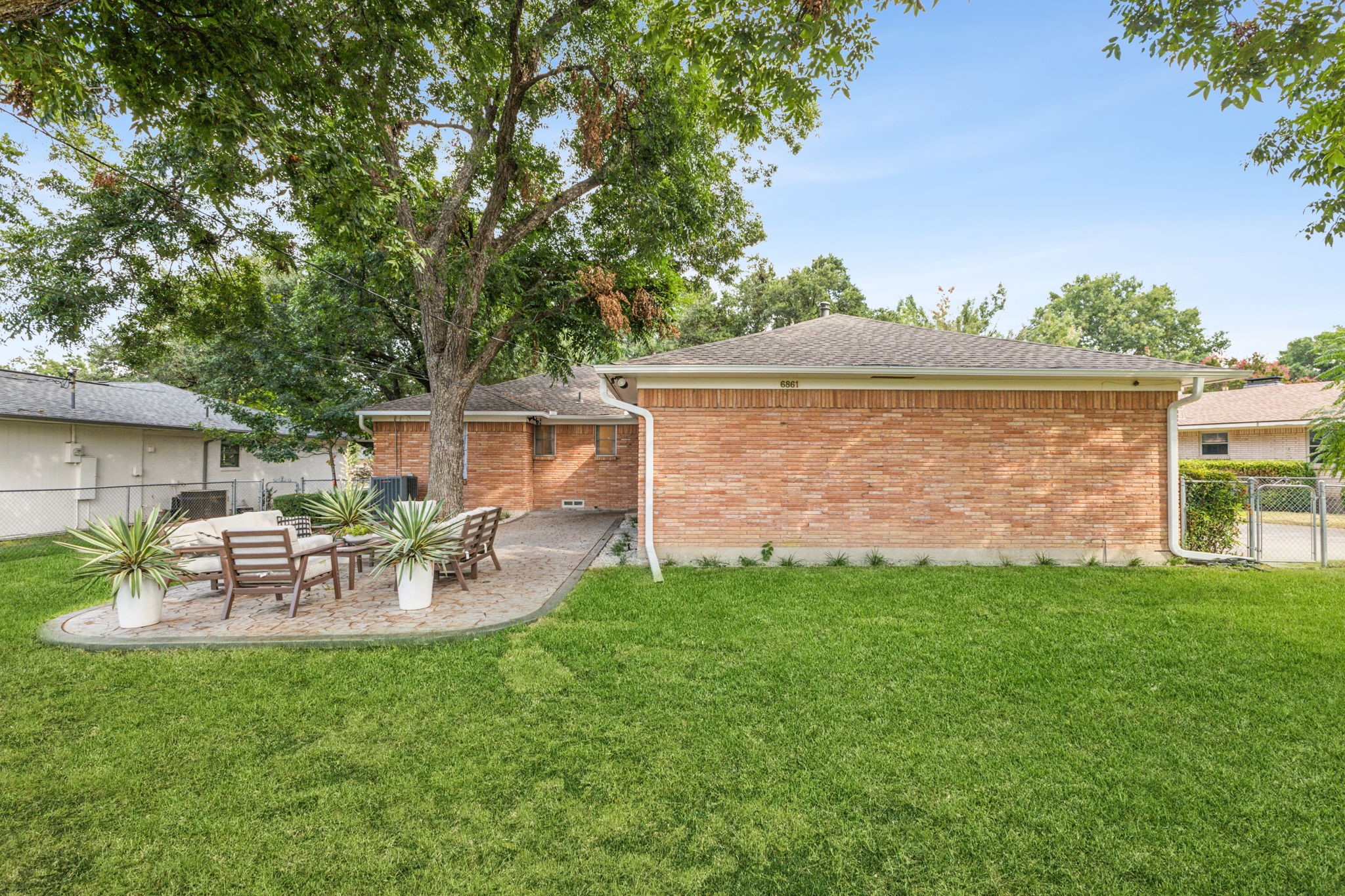 6861 Winchester Street