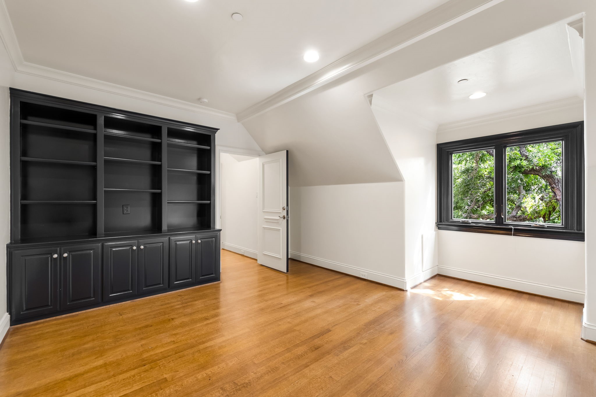 7044 Hill Forest Drive