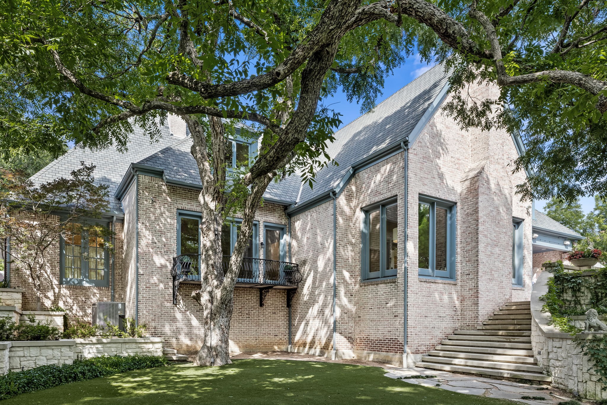 7044 Hill Forest Drive