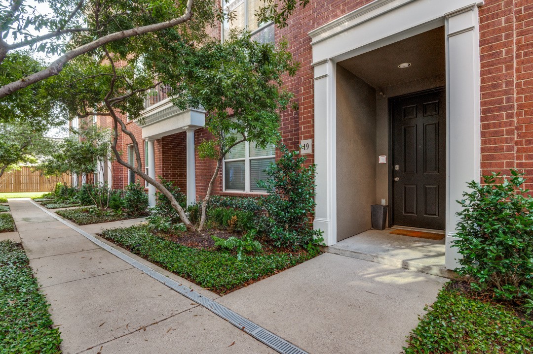 4411 Mckinney Avenue 19