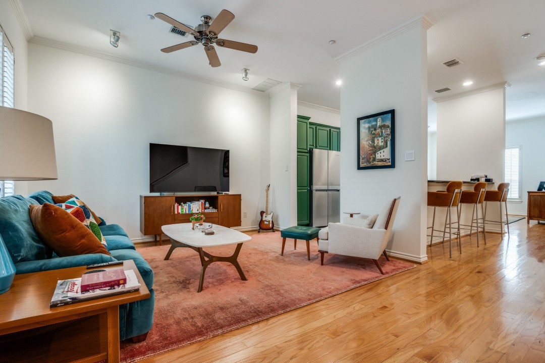 4411 Mckinney Avenue 19