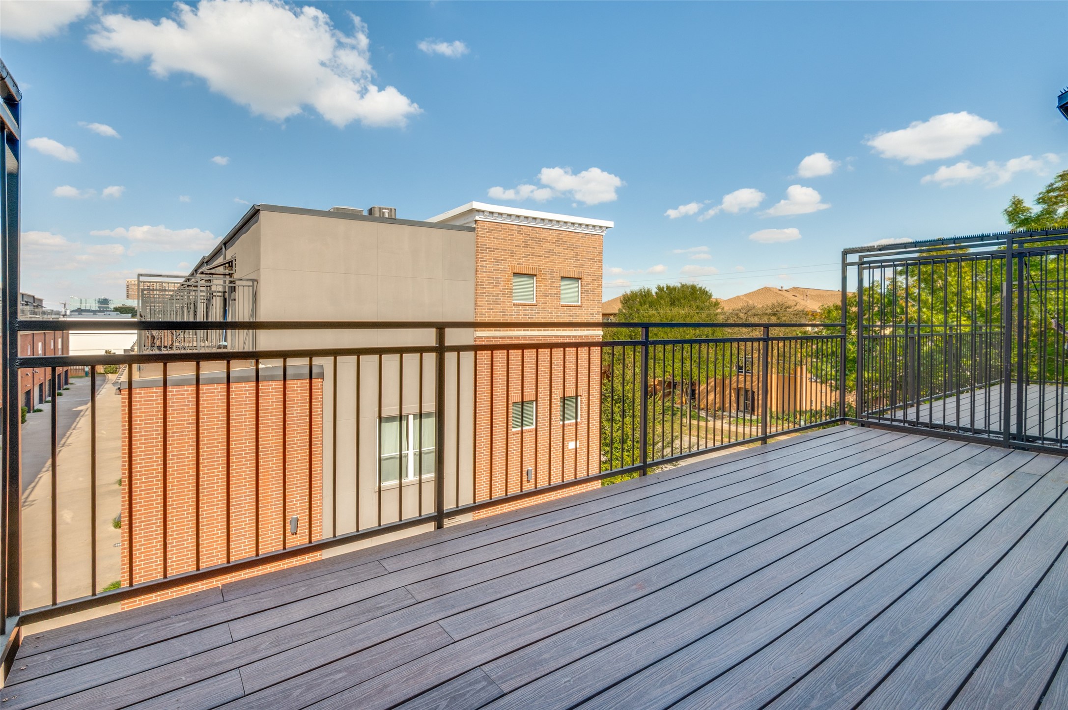 4411 Mckinney Avenue 38