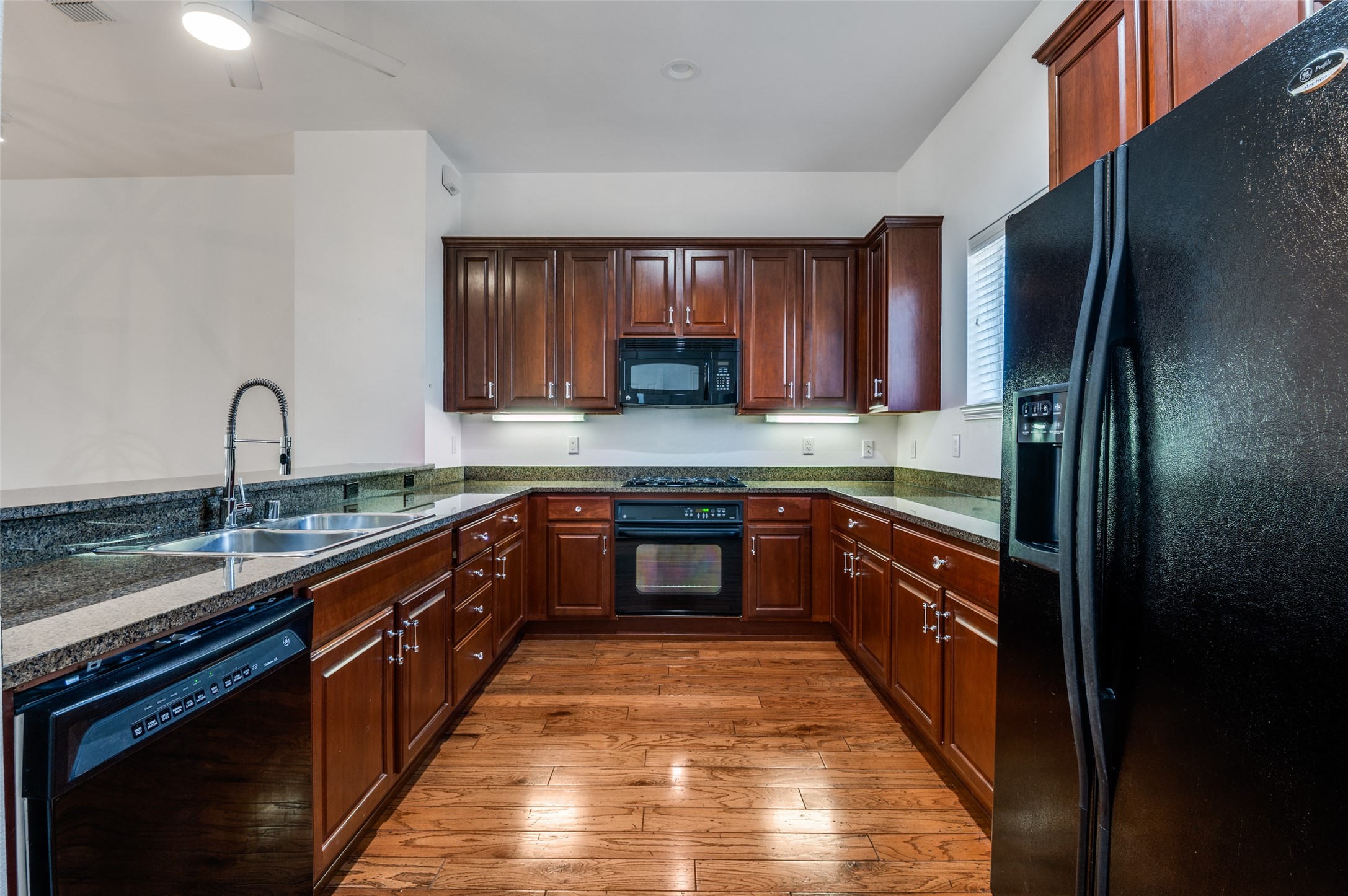 4411 Mckinney Avenue 38